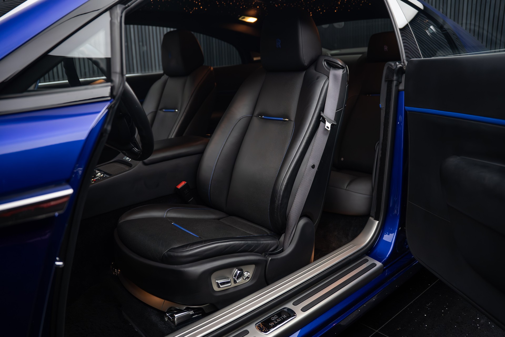 ROLLS-ROYCE Wraith 6.6 V12 Black Badge-image-5