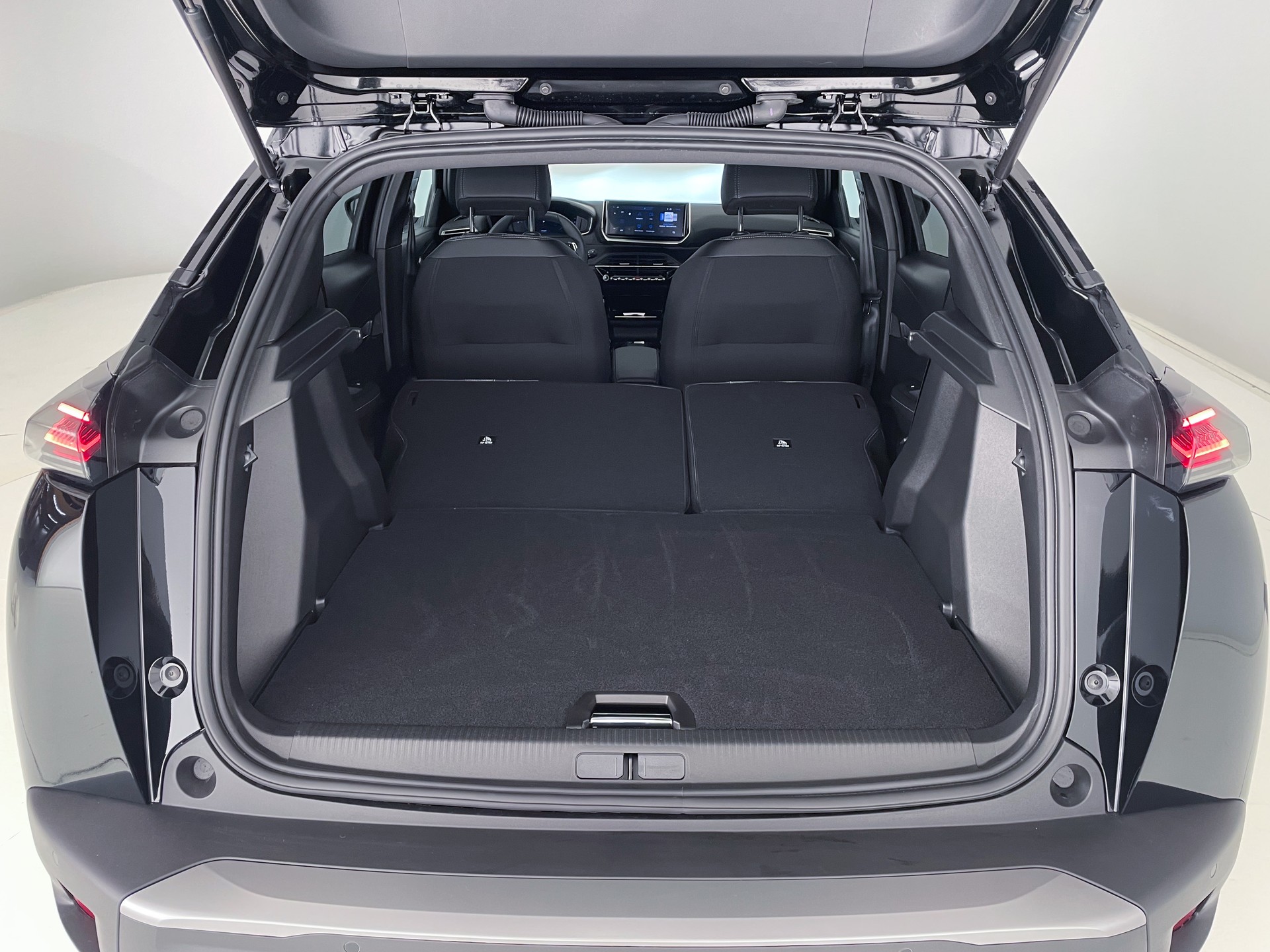 PEUGEOT 2008 1.2 Hybrid 145PS Allure Premium-image-31
