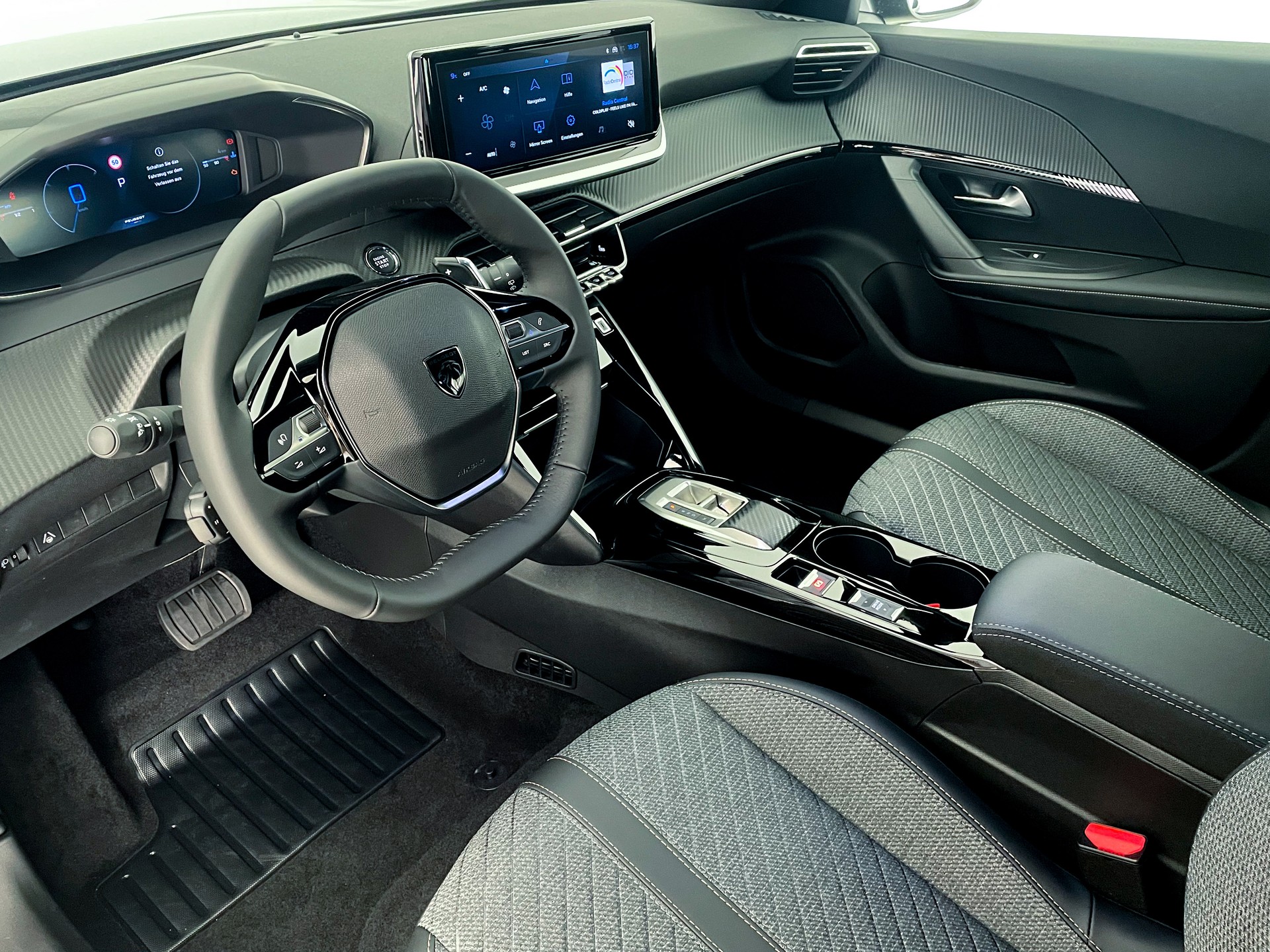 PEUGEOT 2008 1.2 Hybrid 145PS Allure Premium-image-23