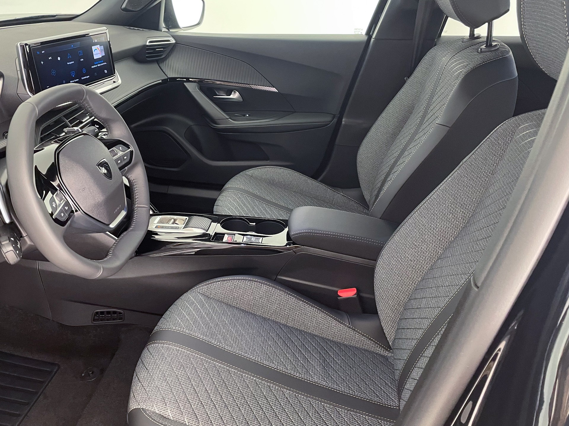 PEUGEOT 2008 1.2 Hybrid 145PS Allure Premium-image-22