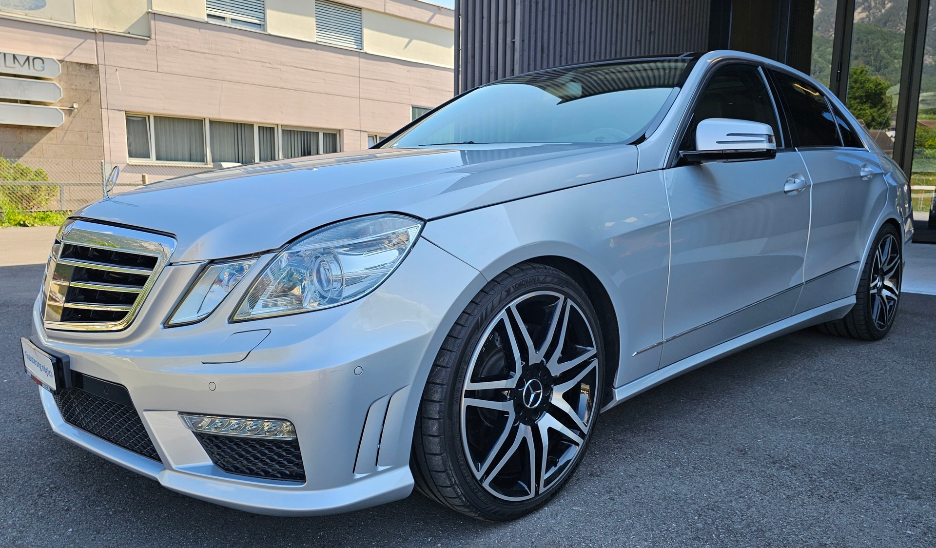 MERCEDES-BENZ E 500 Avantgarde AMG Optik 7G-Tronic