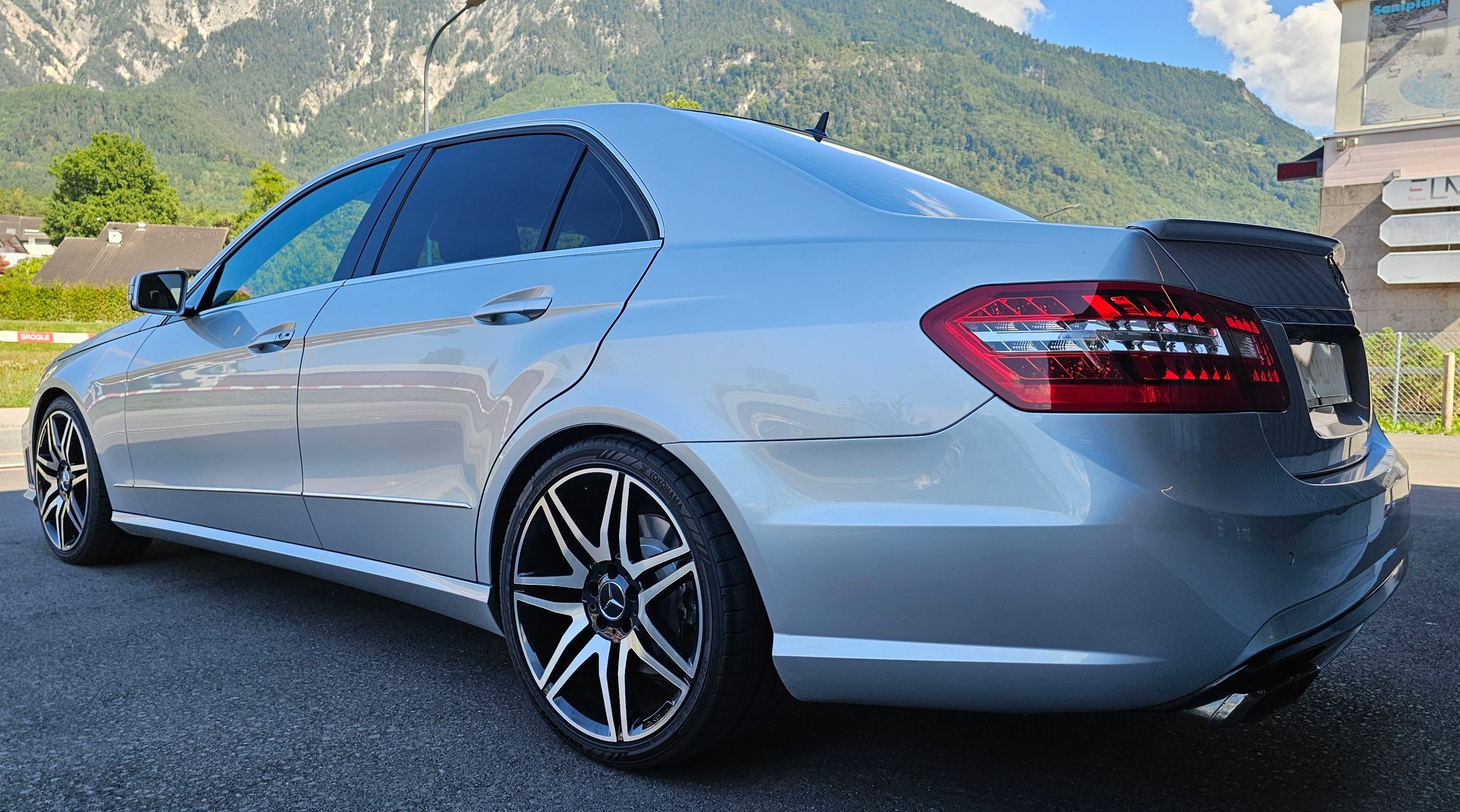 MERCEDES-BENZ E 500 Avantgarde AMG Optik 7G-Tronic-image-2