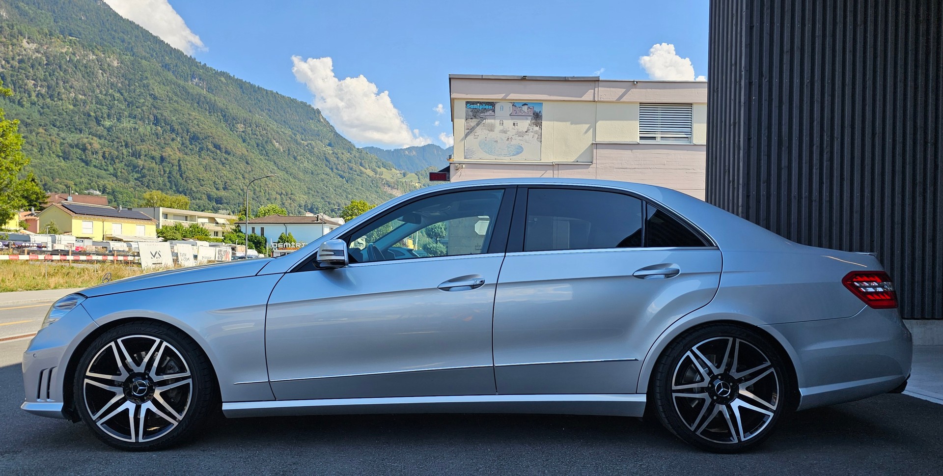 MERCEDES-BENZ E 500 Avantgarde AMG Optik 7G-Tronic-image-1