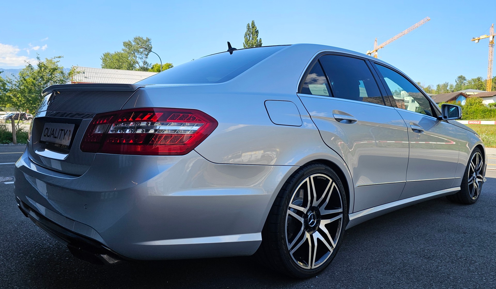 MERCEDES-BENZ E 500 Avantgarde AMG Optik 7G-Tronic-image-4
