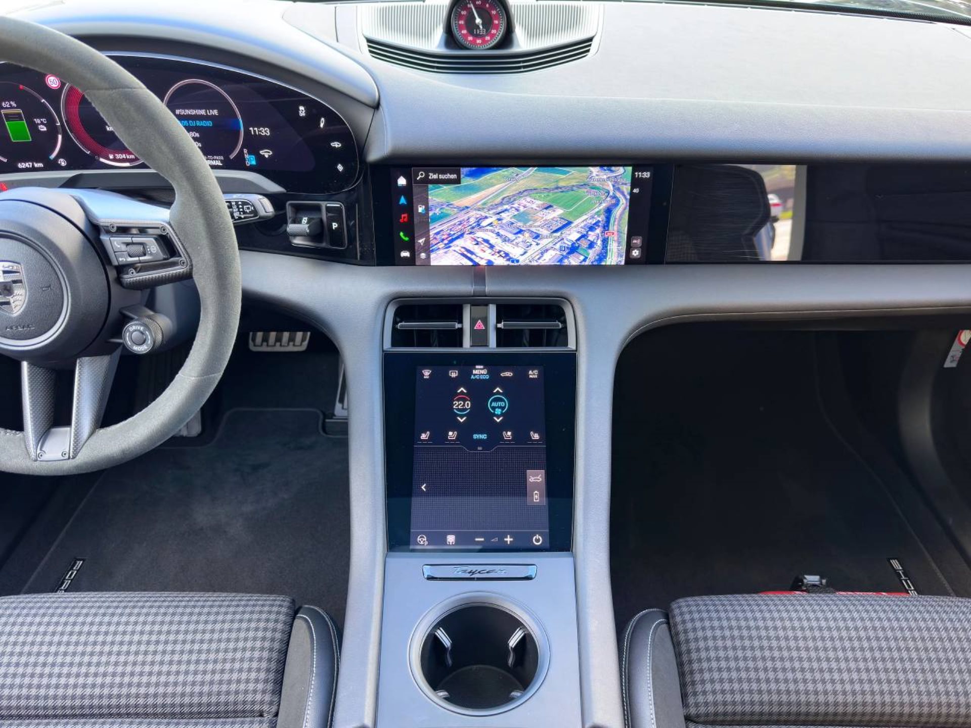 PORSCHE Taycan Turbo S Cross Turismo-image-22