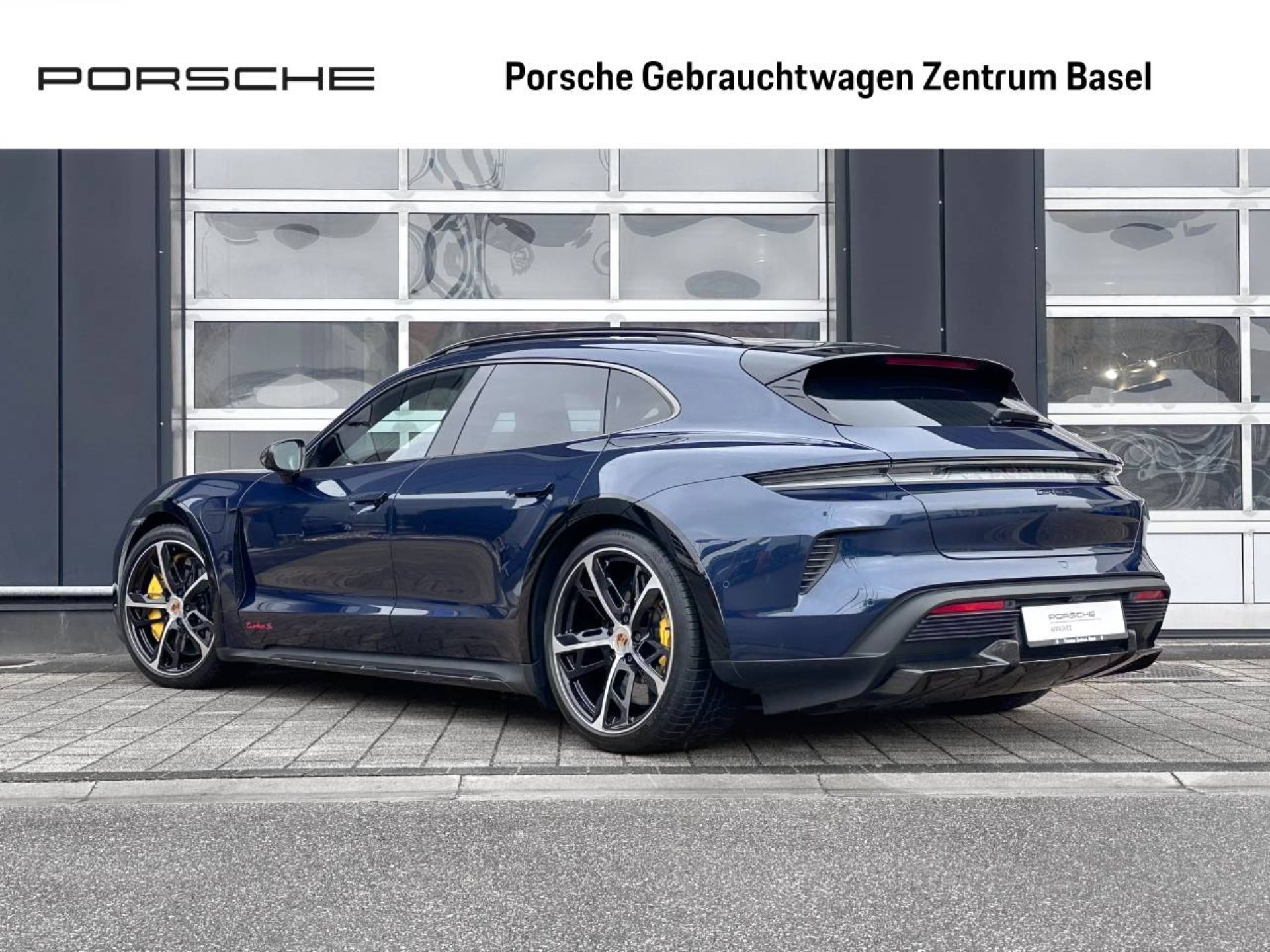 PORSCHE Taycan Turbo S Cross Turismo-showroom-element-2