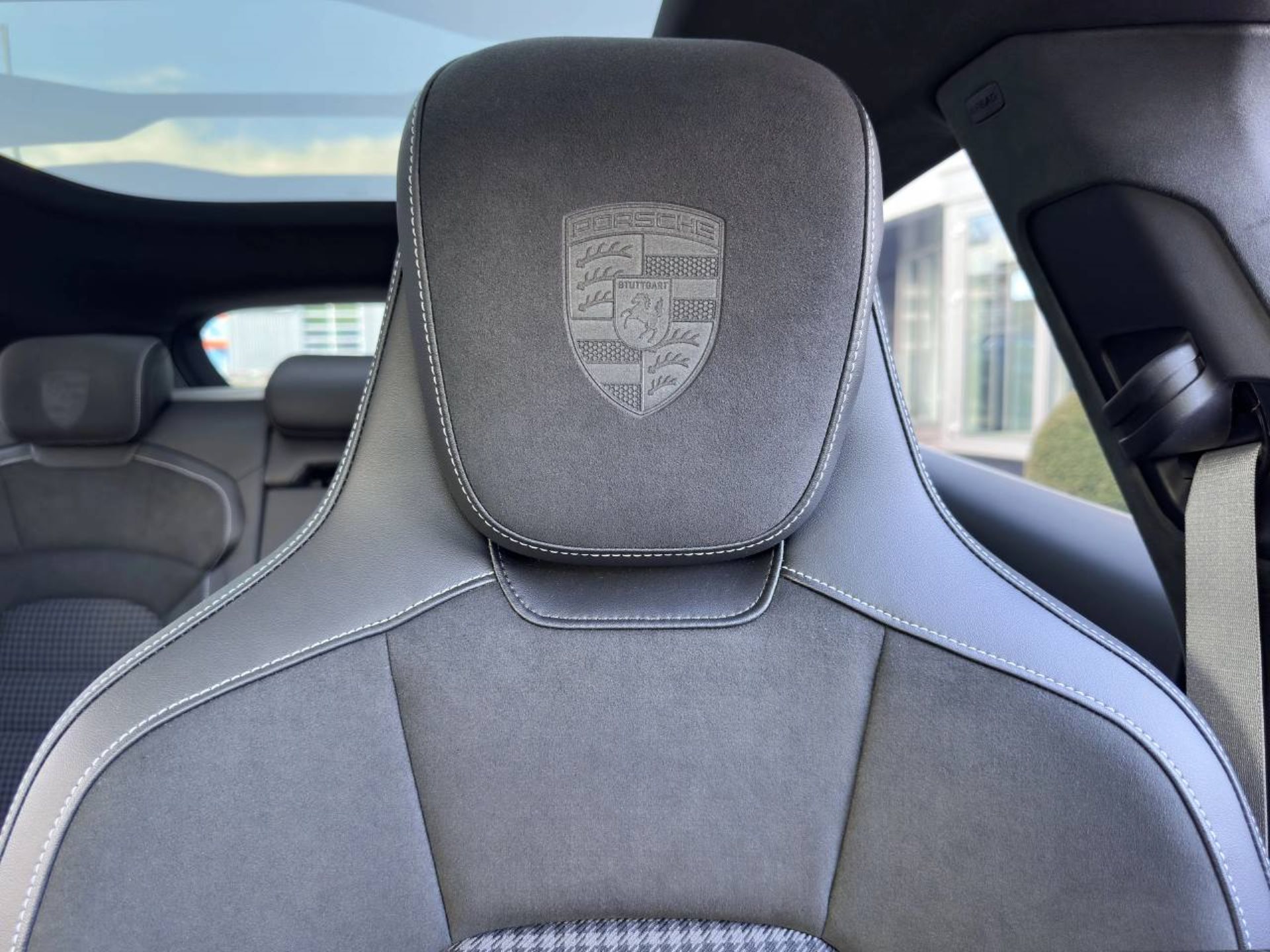 PORSCHE Taycan Turbo S Cross Turismo-image-28