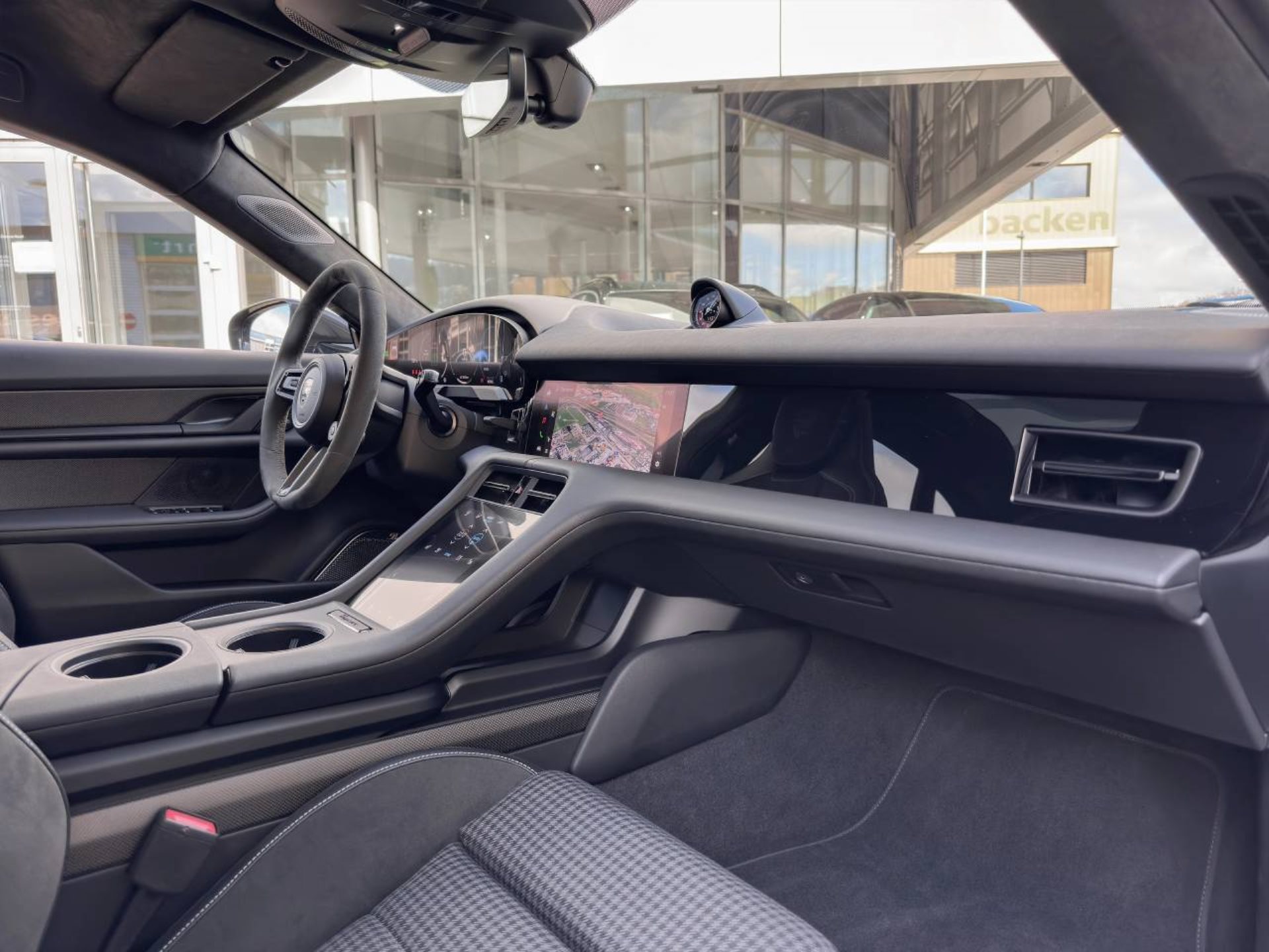 PORSCHE Taycan Turbo S Cross Turismo-image-21