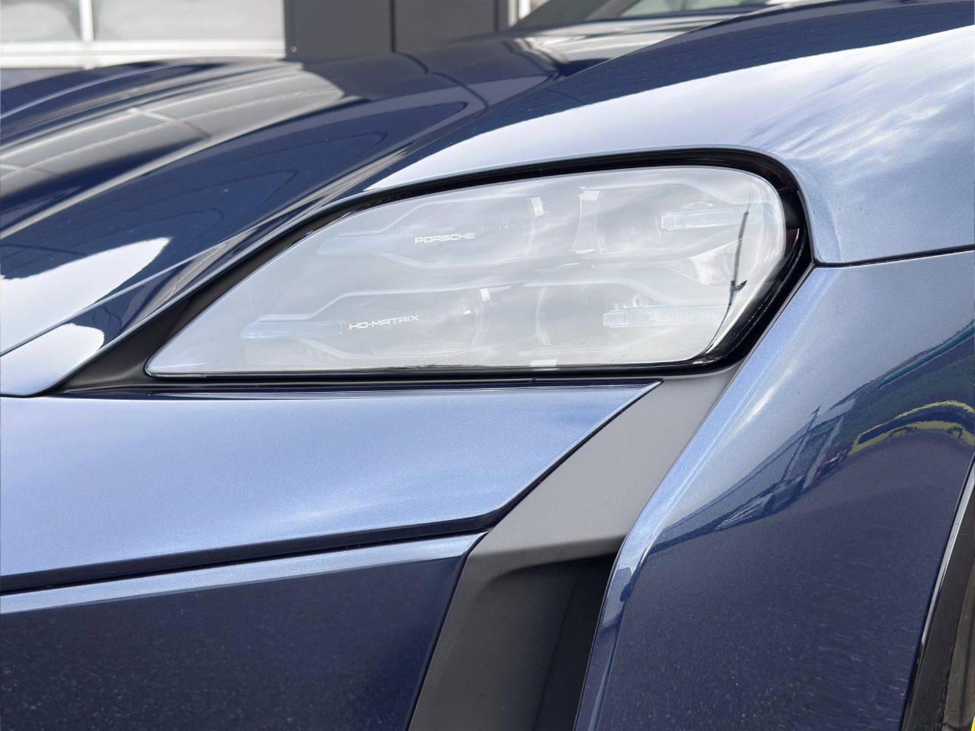PORSCHE Taycan Turbo S Cross Turismo-image-13
