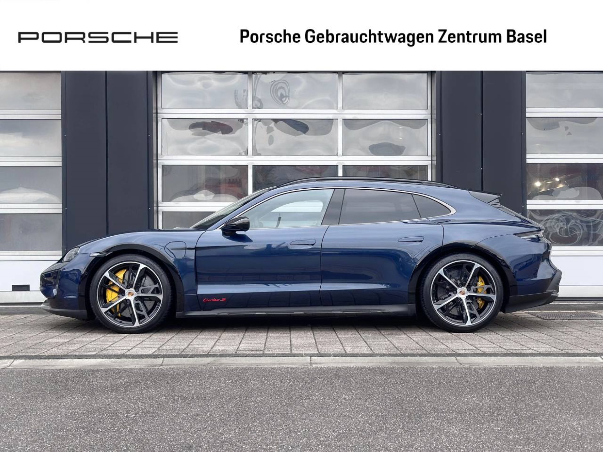 PORSCHE Taycan Turbo S Cross Turismo-showroom-element-1