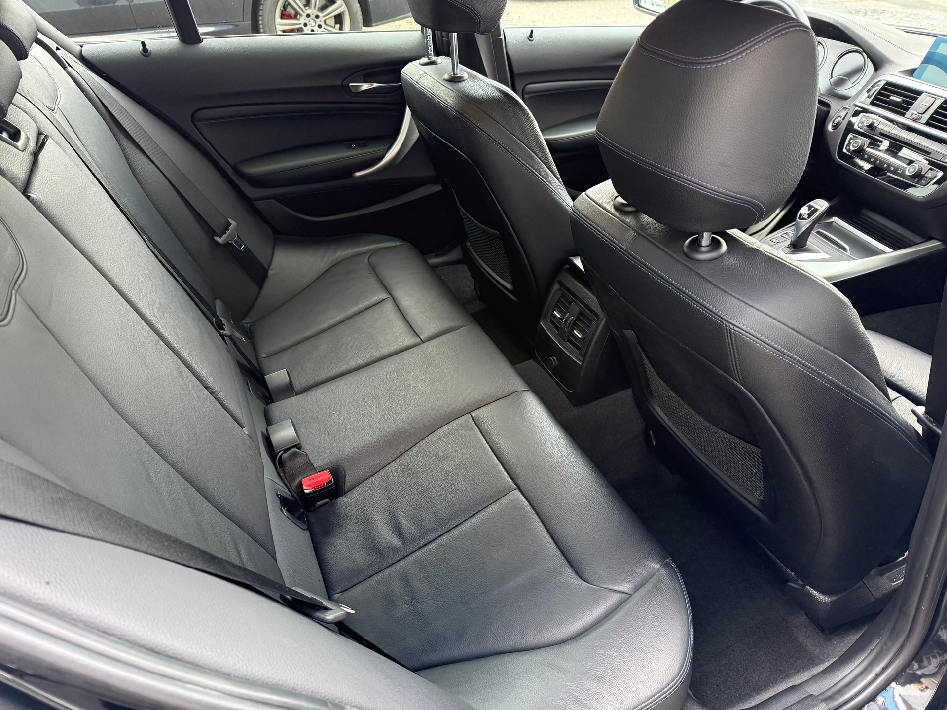 BMW M140i xDrive Steptronic-image-11