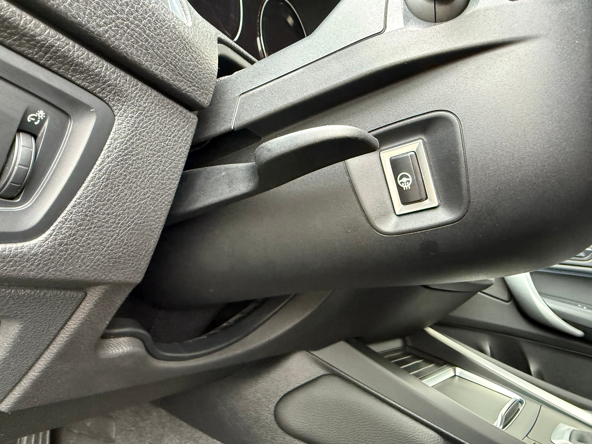 BMW M140i xDrive Steptronic-image-15