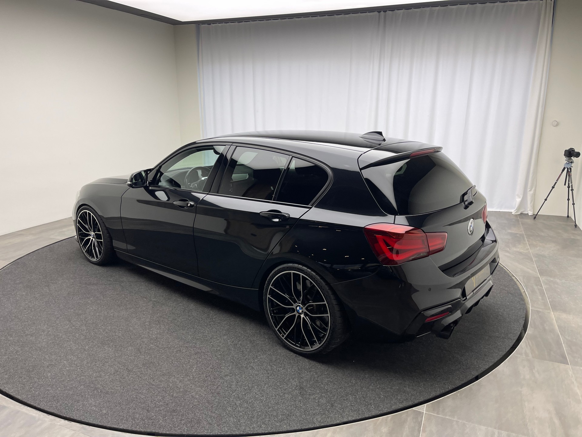 BMW M140i xDrive Steptronic-image-6