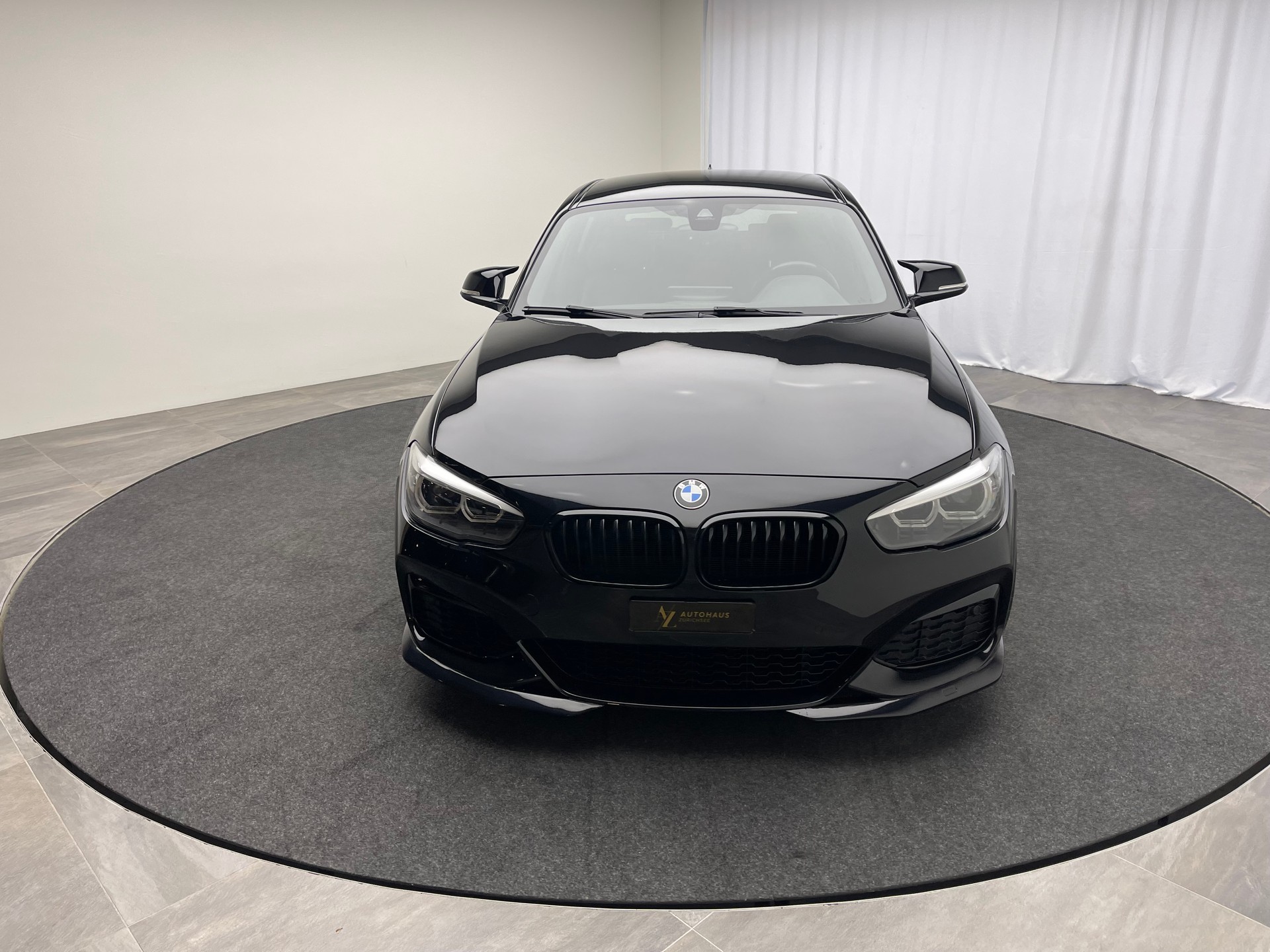 BMW M140i xDrive Steptronic-showroom-element-1