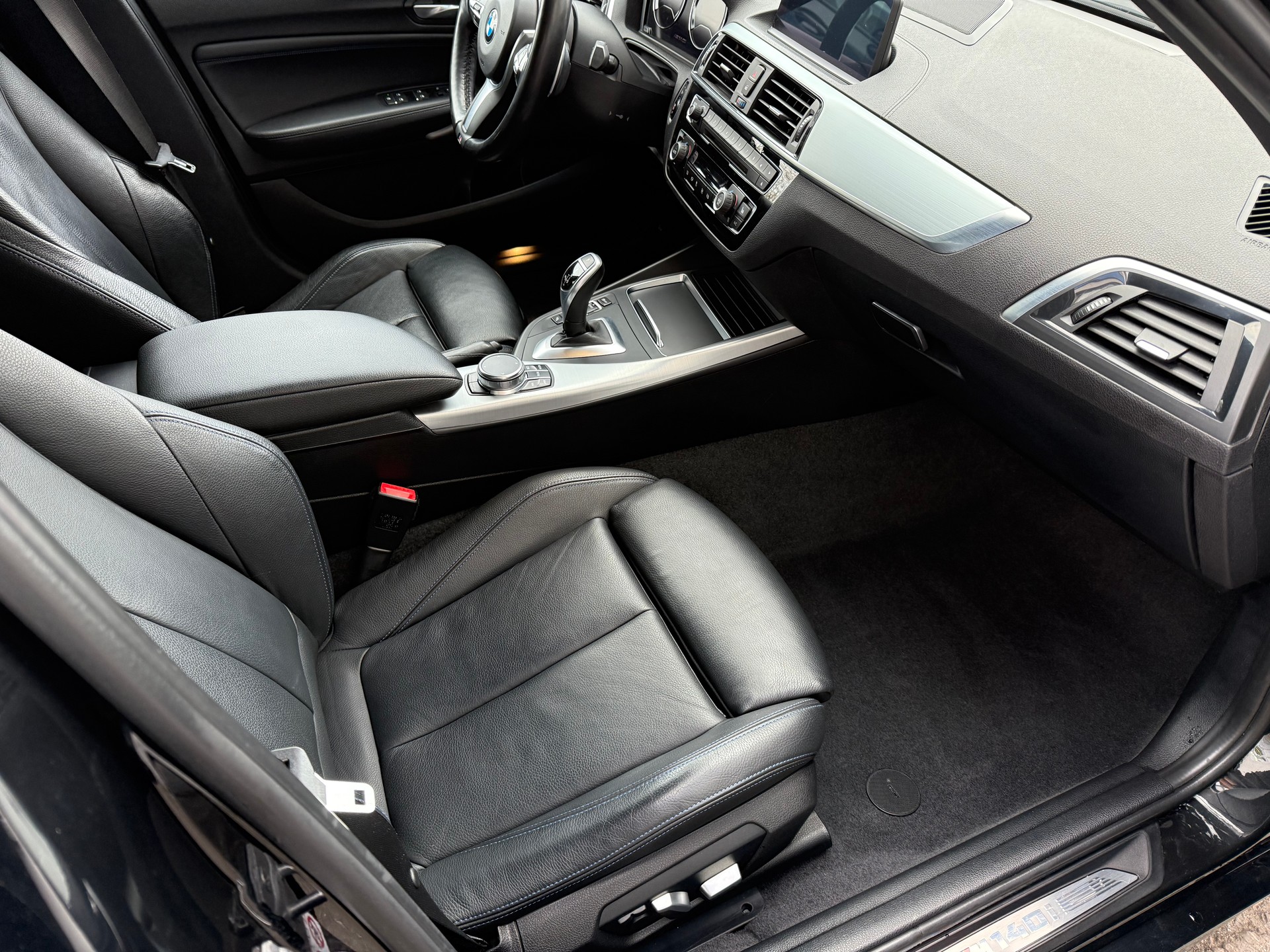 BMW M140i xDrive Steptronic-image-9