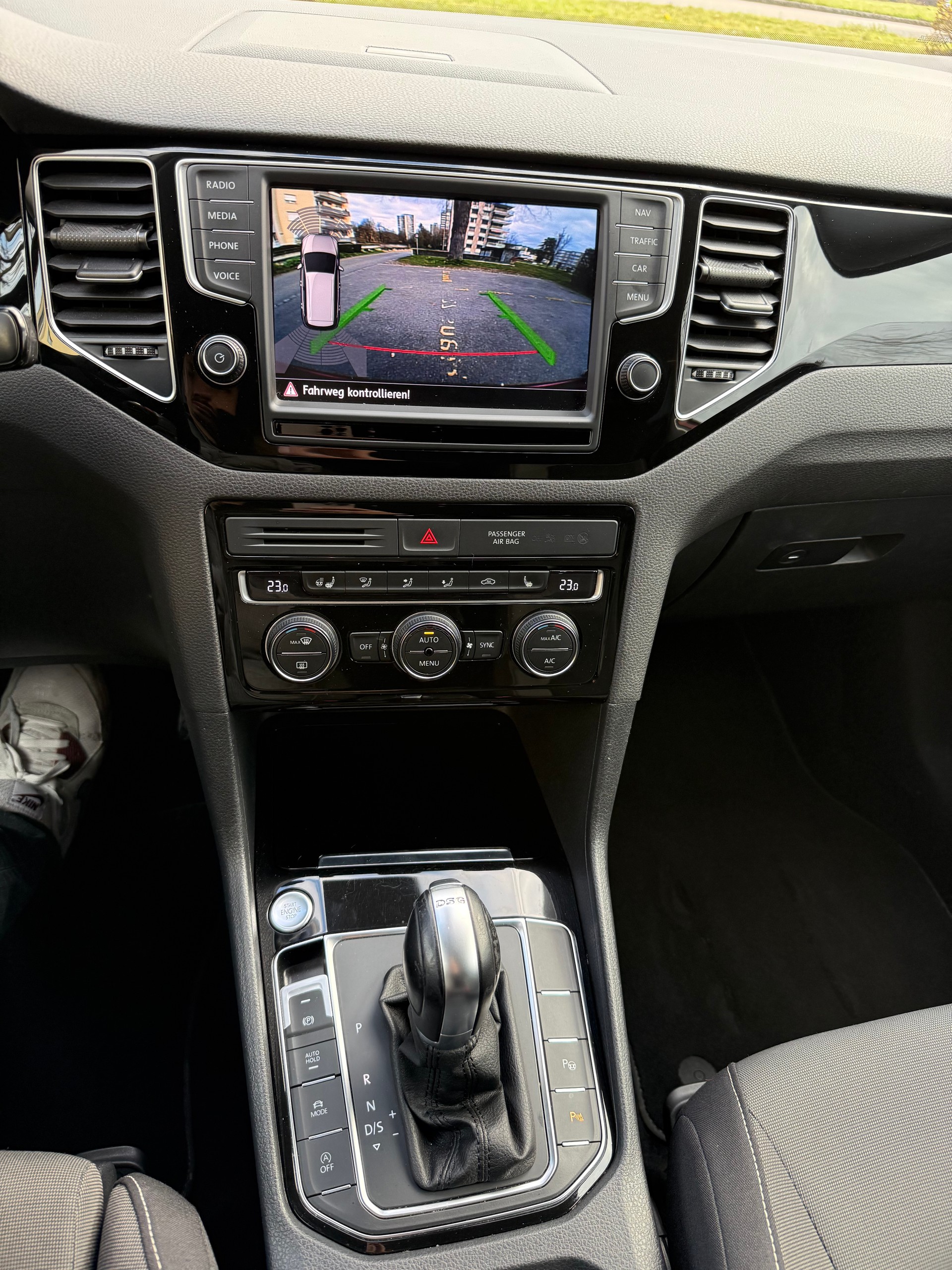 VW Golf Sportsvan 2.0 TDI Comfortline DSG-image-12