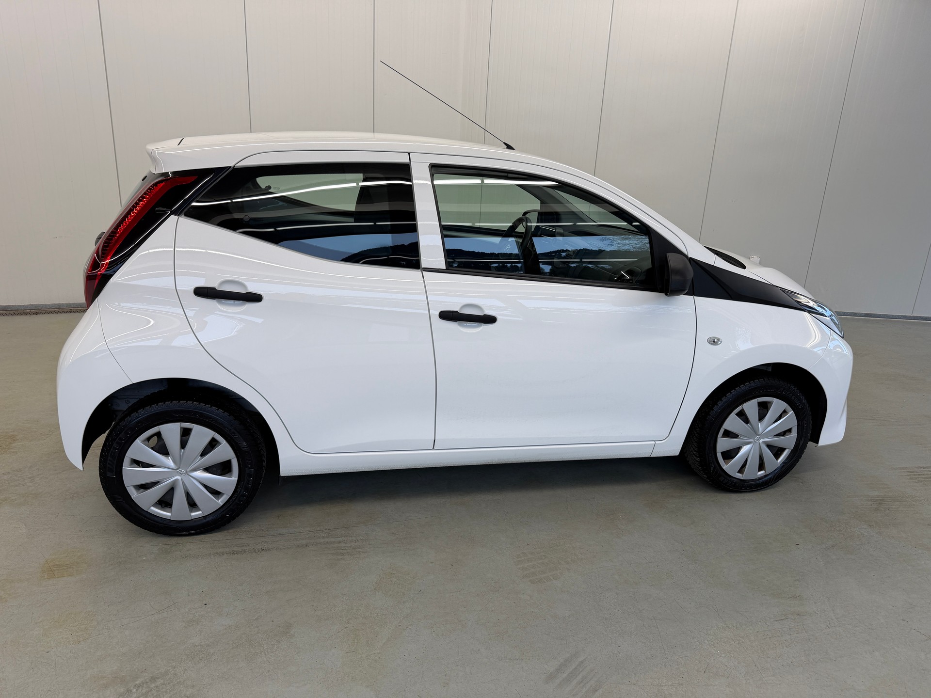 TOYOTA Aygo 1.0 VVT-i x-showroom-element-2