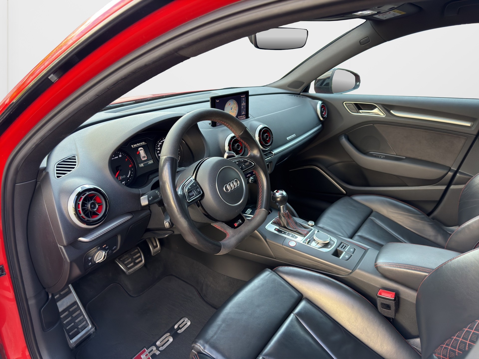 AUDI RS3 2.5 TSI quattro S-tronic-image-11