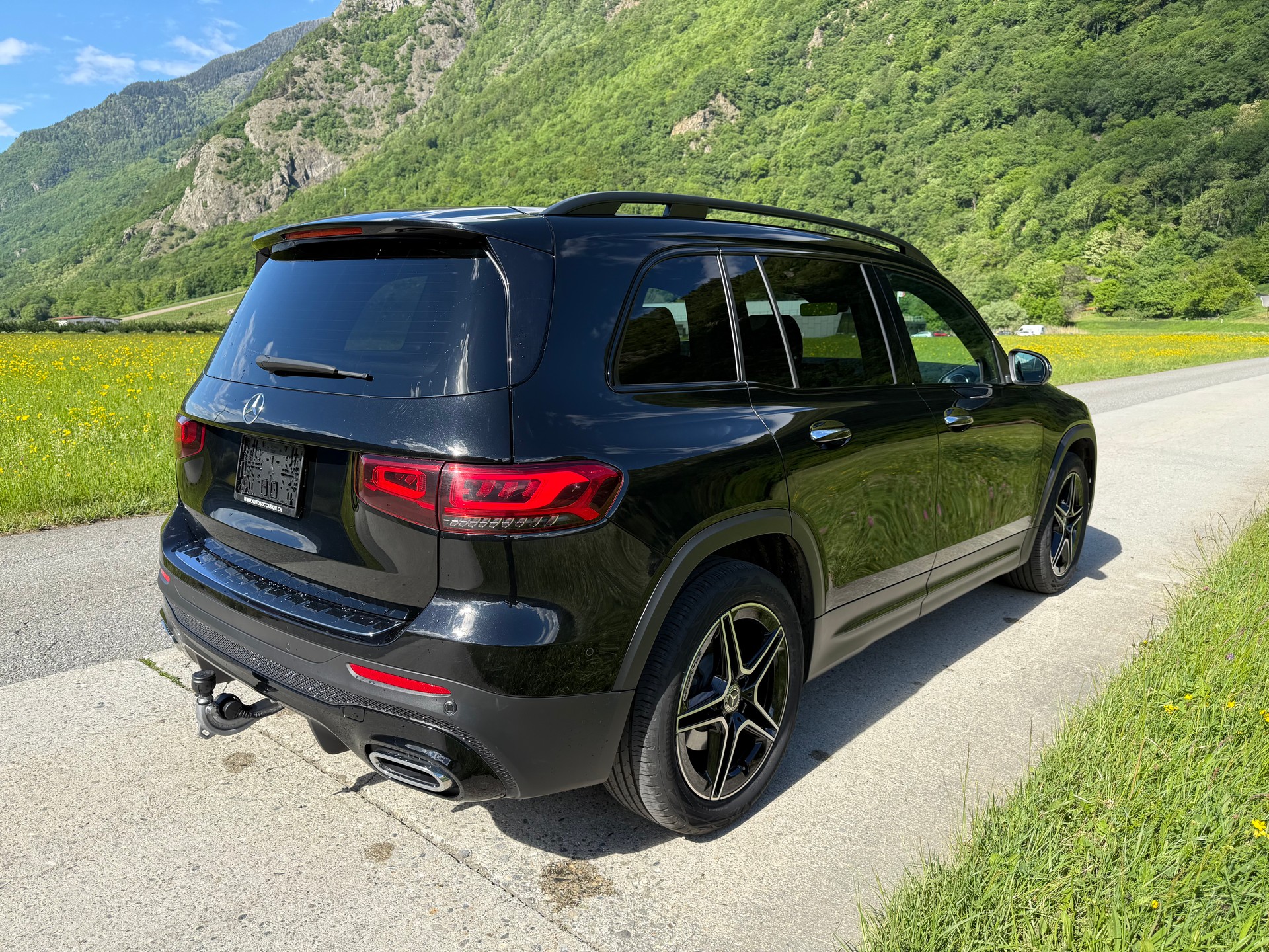 MERCEDES-BENZ GLB 250 4Matic AMG Line 8G-Tronic-image-5