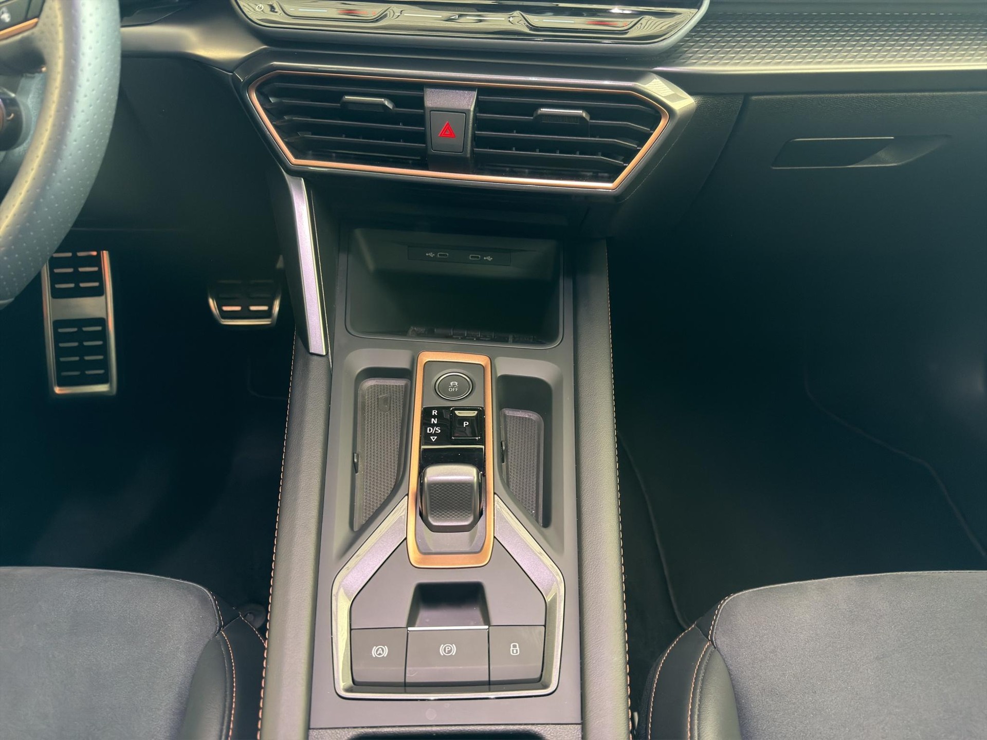 CUPRA Leon ST 2.0 TSI 333 VZ 4Drive DSG-image-15