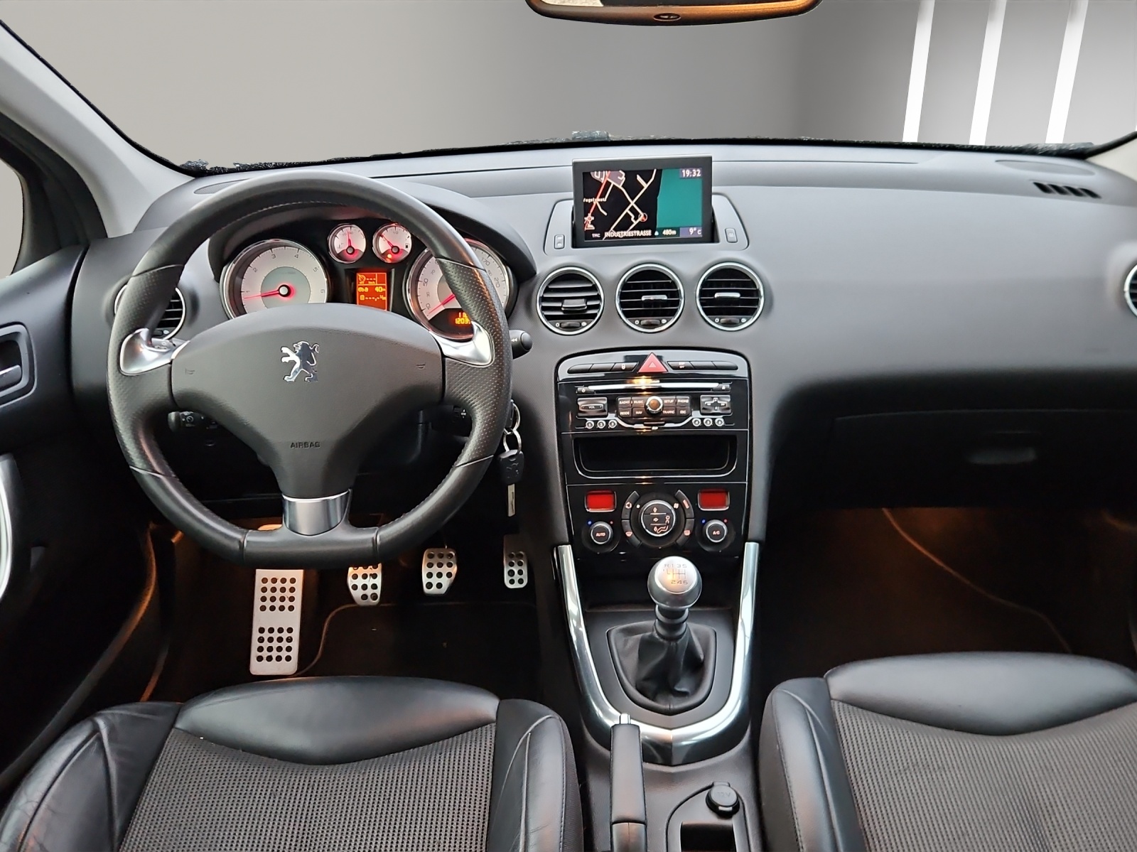 PEUGEOT 308 1.6 16V T GTi-image-9
