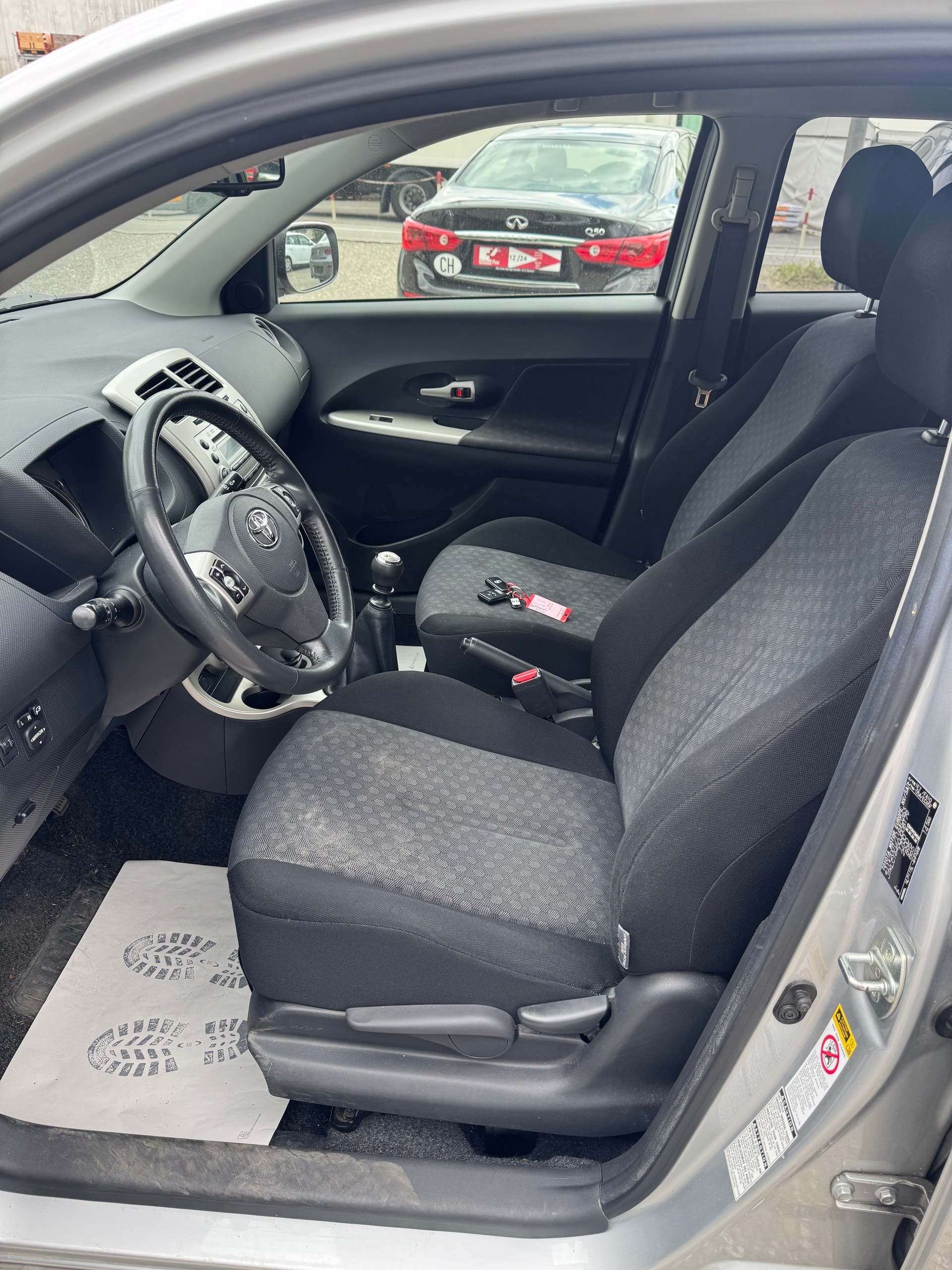 TOYOTA UrbanCruiser 1.4 D-4D Linea Sol 4WD-image-9