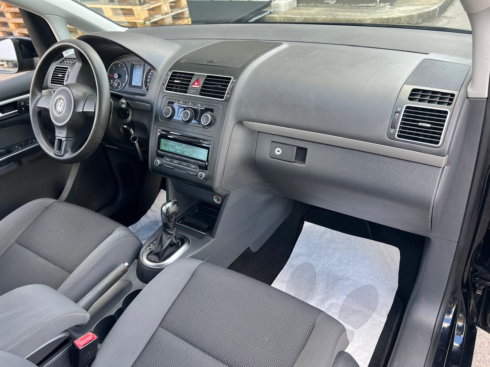 VW Touran 1.6 TDI Comfortline DSG-image-11