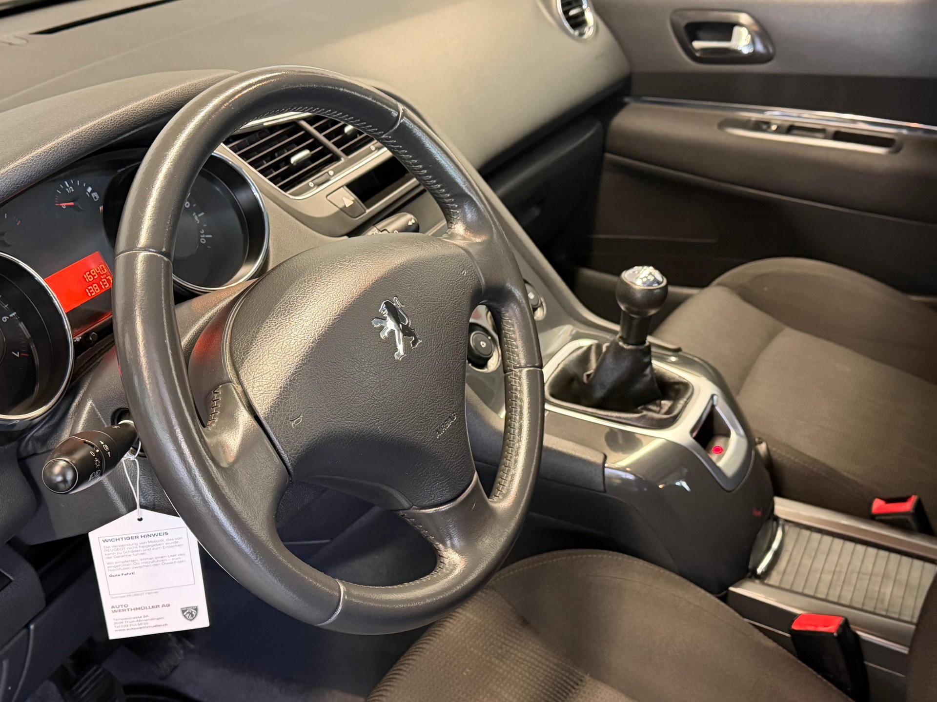 PEUGEOT 5008 1.6 16V VTI Business-image-10