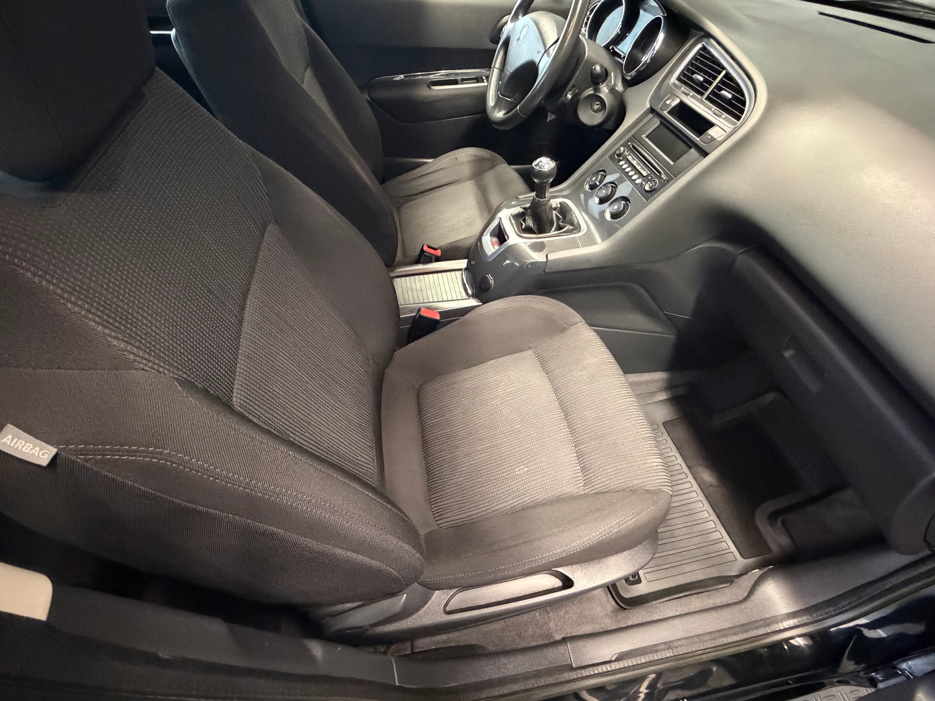 PEUGEOT 5008 1.6 16V VTI Business-image-11