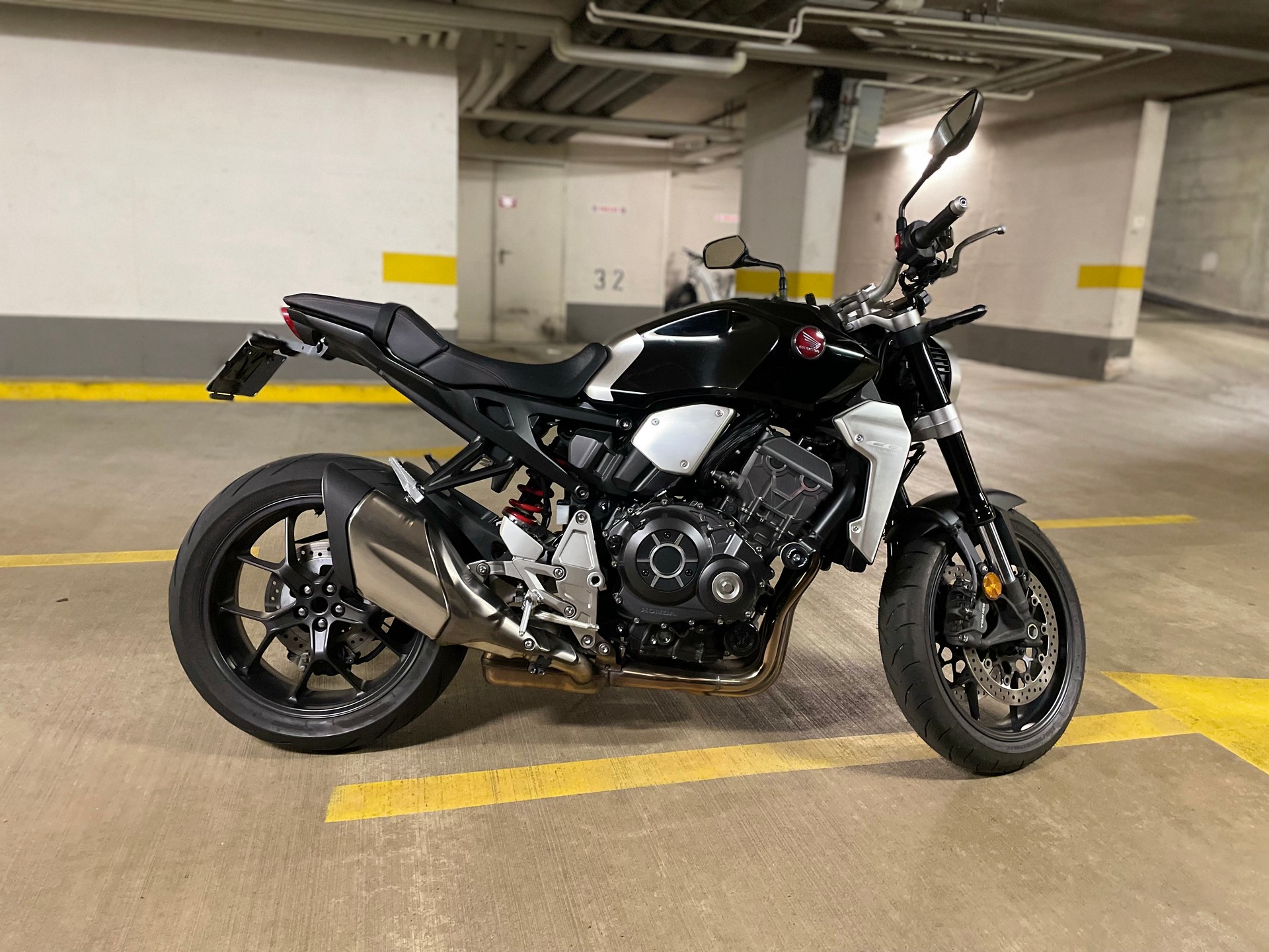 HONDA CB 1000 R ABS-image-2