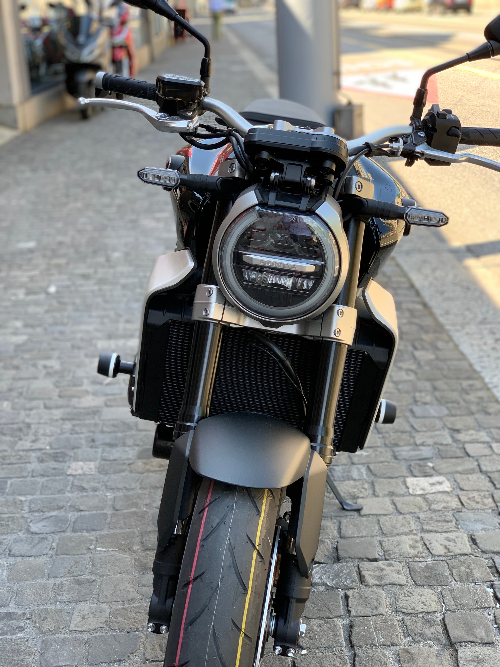 HONDA CB 1000 R ABS-image-1