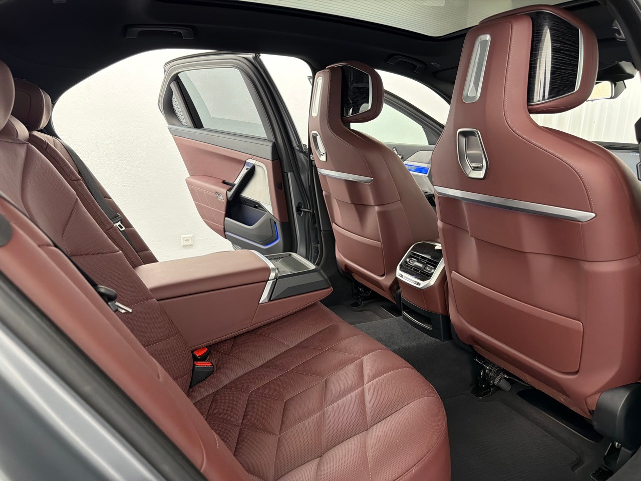 BMW 740d xDrive 48V M Sport-image-9