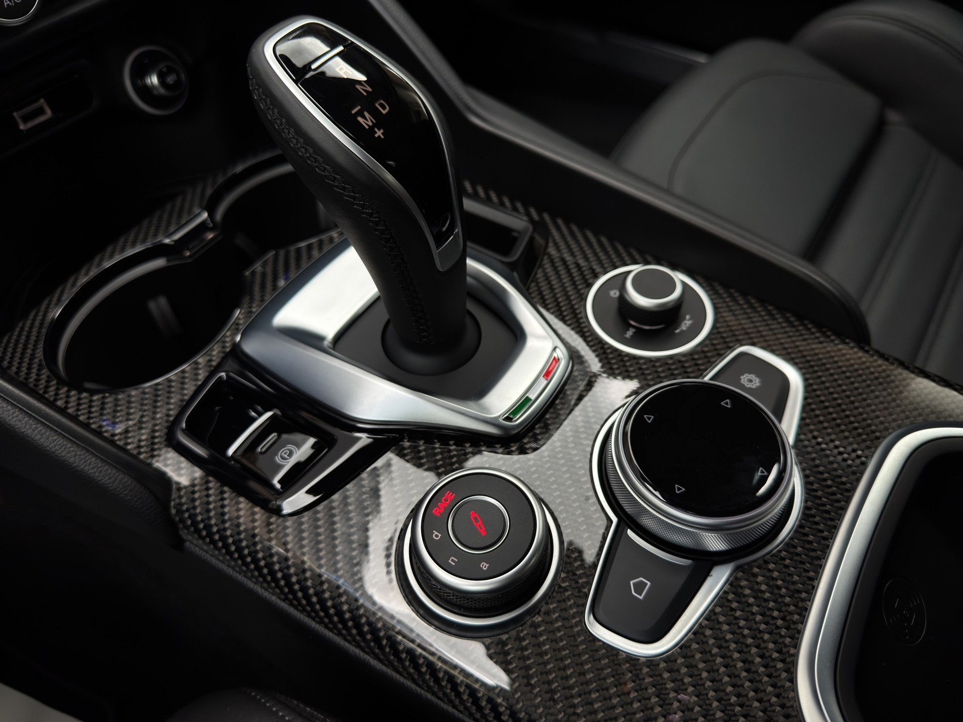 ALFA ROMEO Giulia 2.9 V6 Quadrifoglio "Rosso Etna"-image-18