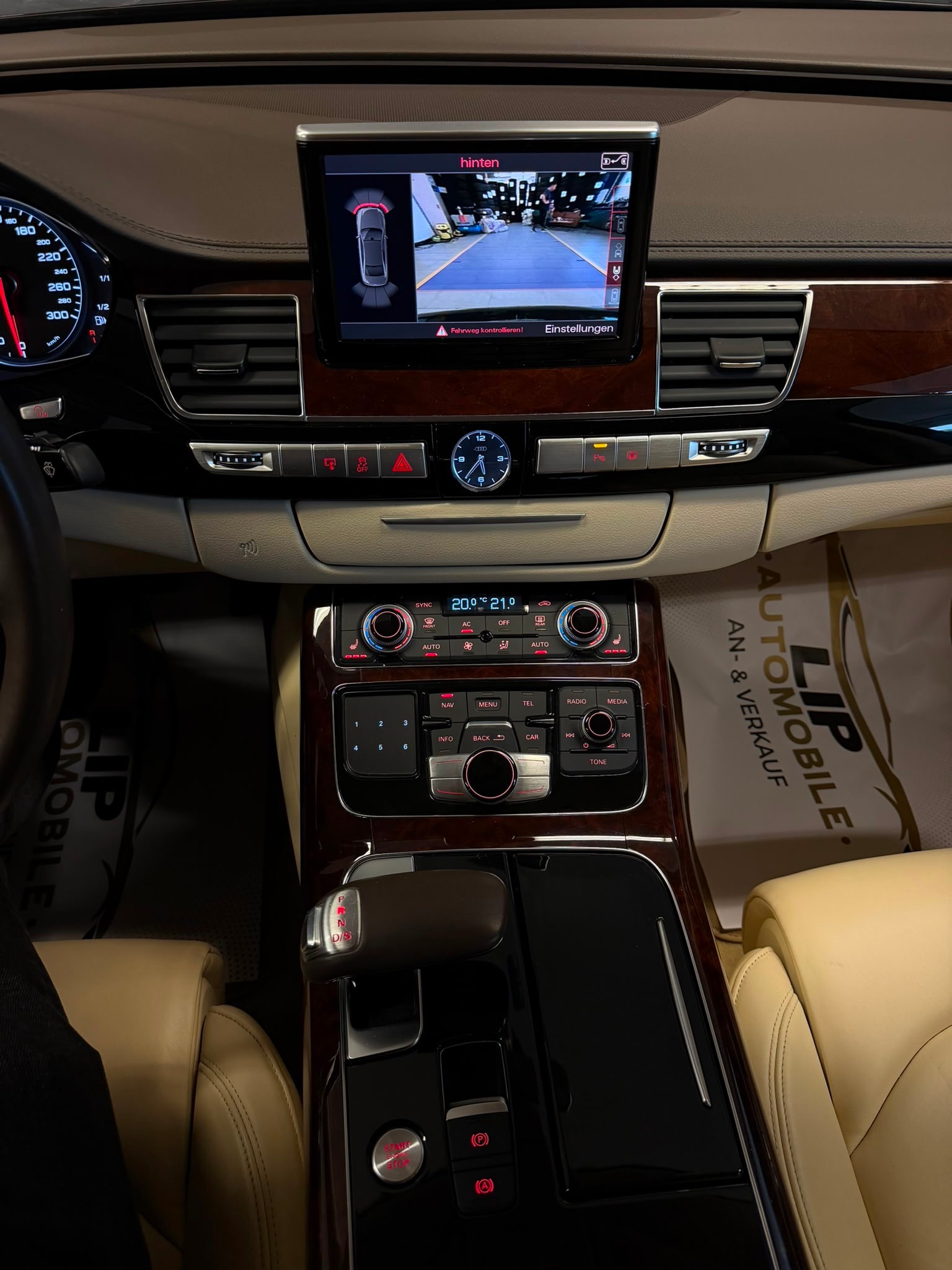 AUDI A8 4.2 FSI quattro tiptronic-image-12