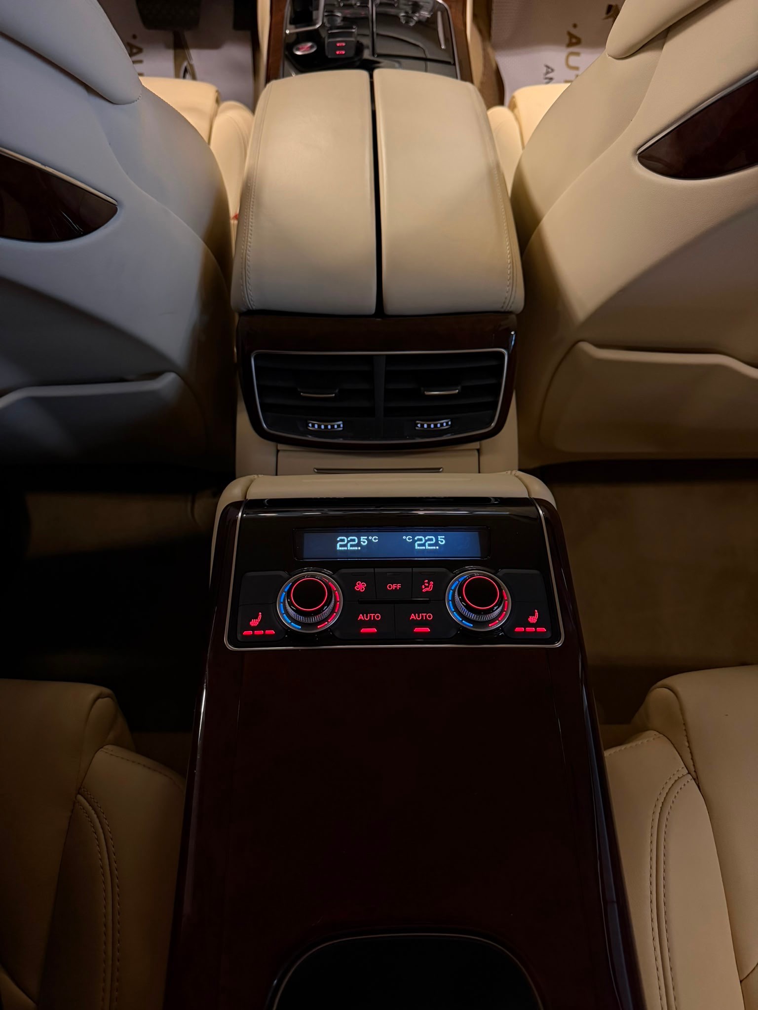 AUDI A8 4.2 FSI quattro tiptronic-image-14