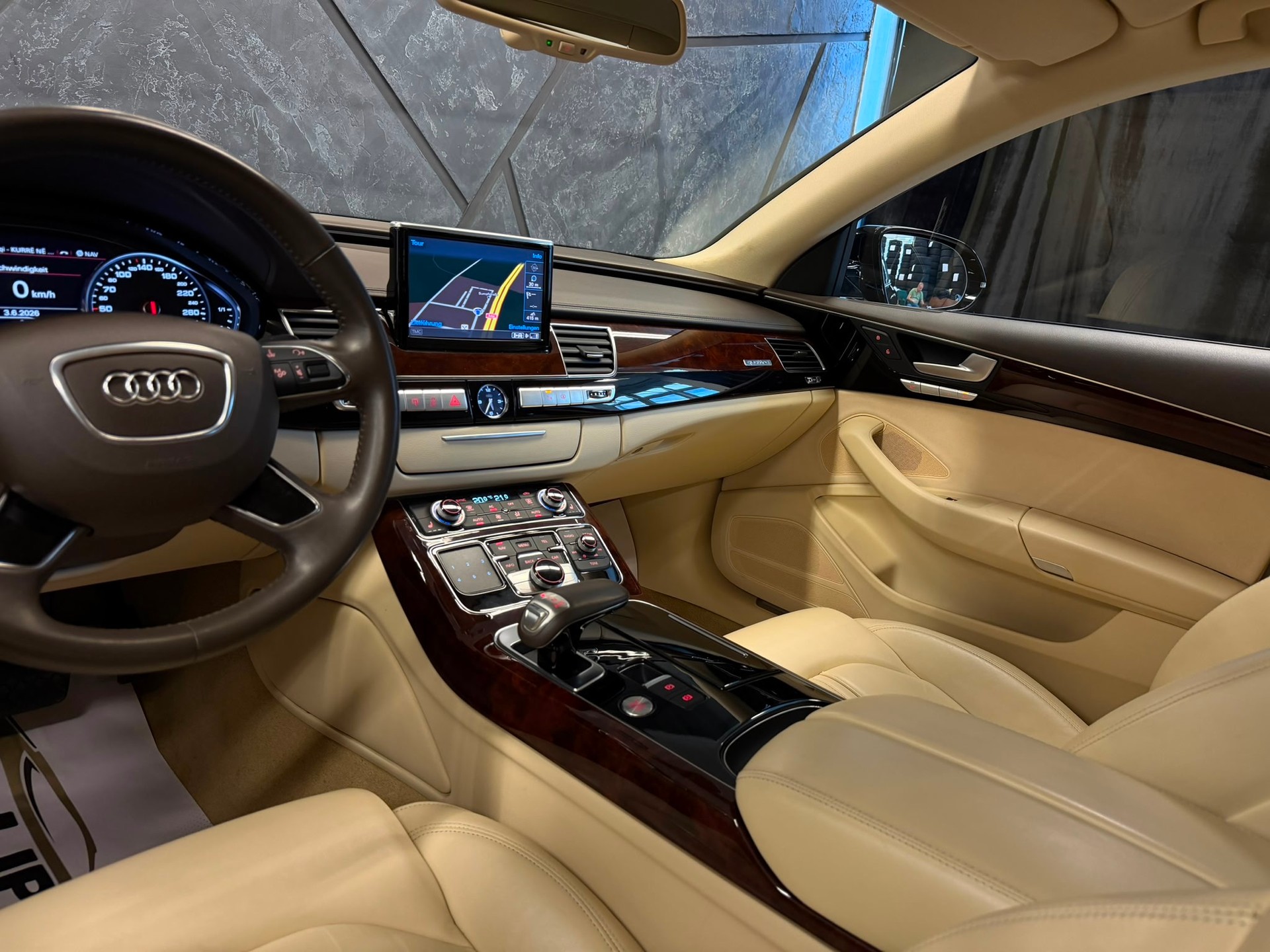AUDI A8 4.2 FSI quattro tiptronic-image-10