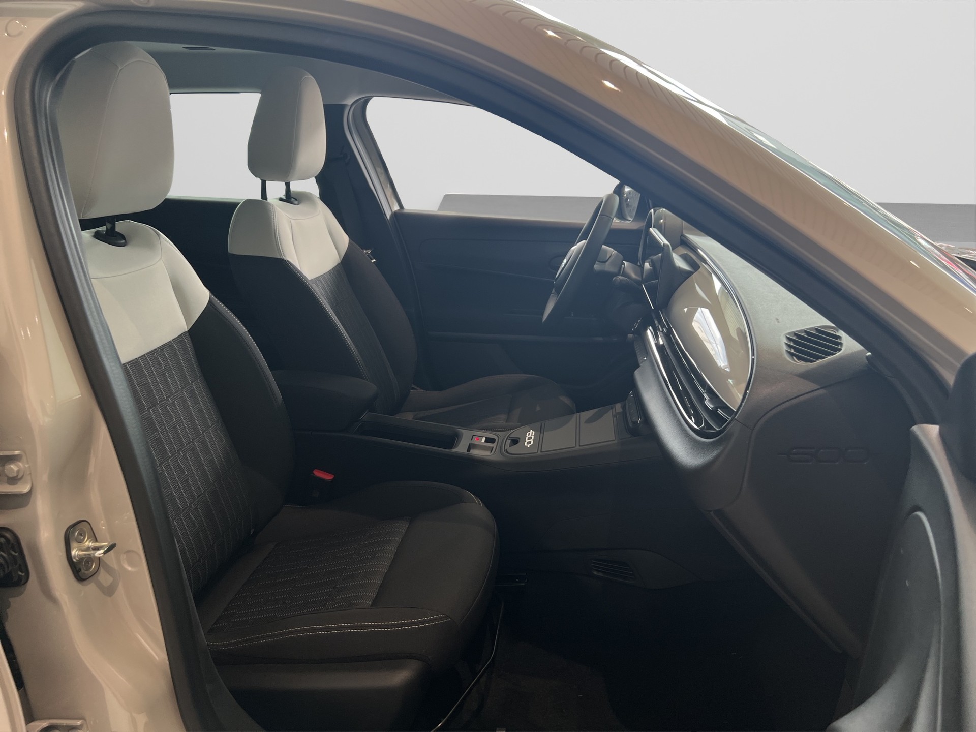 FIAT 600 1.2 Hybrid Icon Swiss Edition-image-11