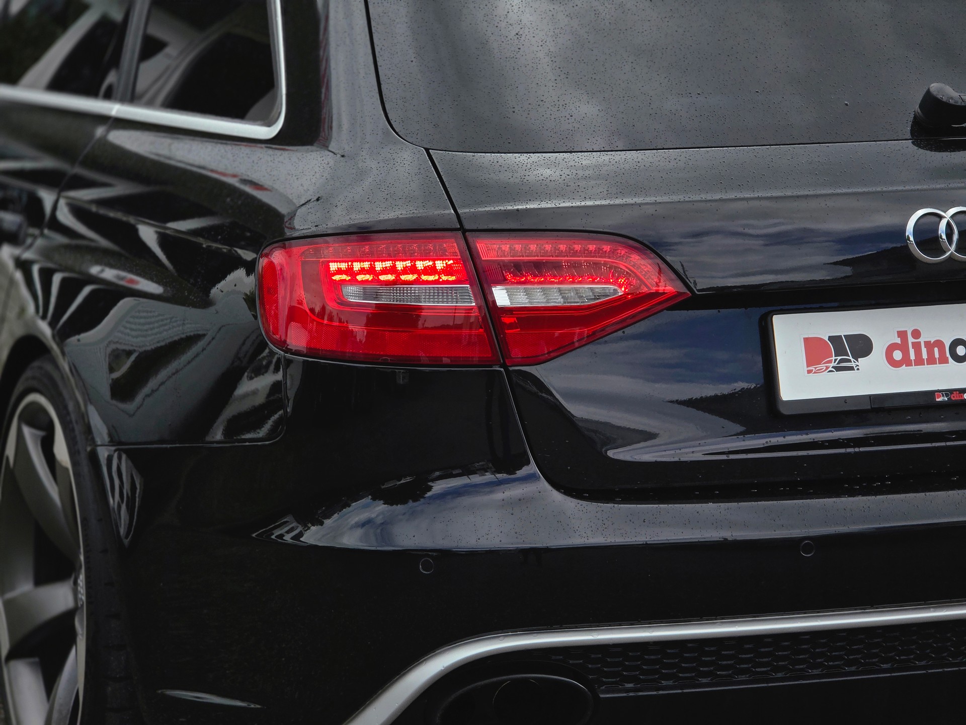 AUDI RS4 Avant 4.2 FSI V8 Quattro S-tronic * CH-Fahrzeug * Frisch ab MFK *-image-9
