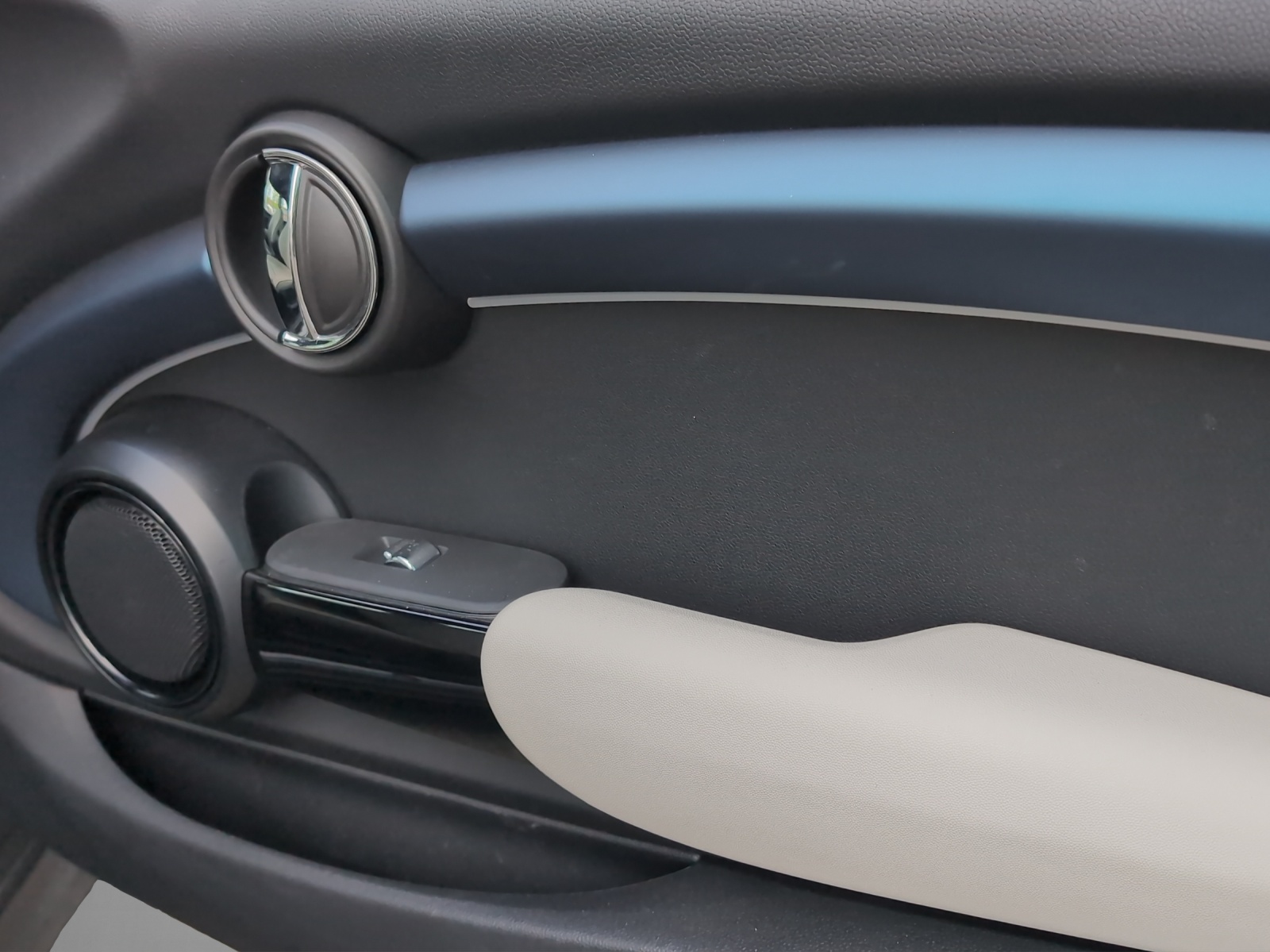 MINI Cooper S Cabr Side Ed DKG-image-18