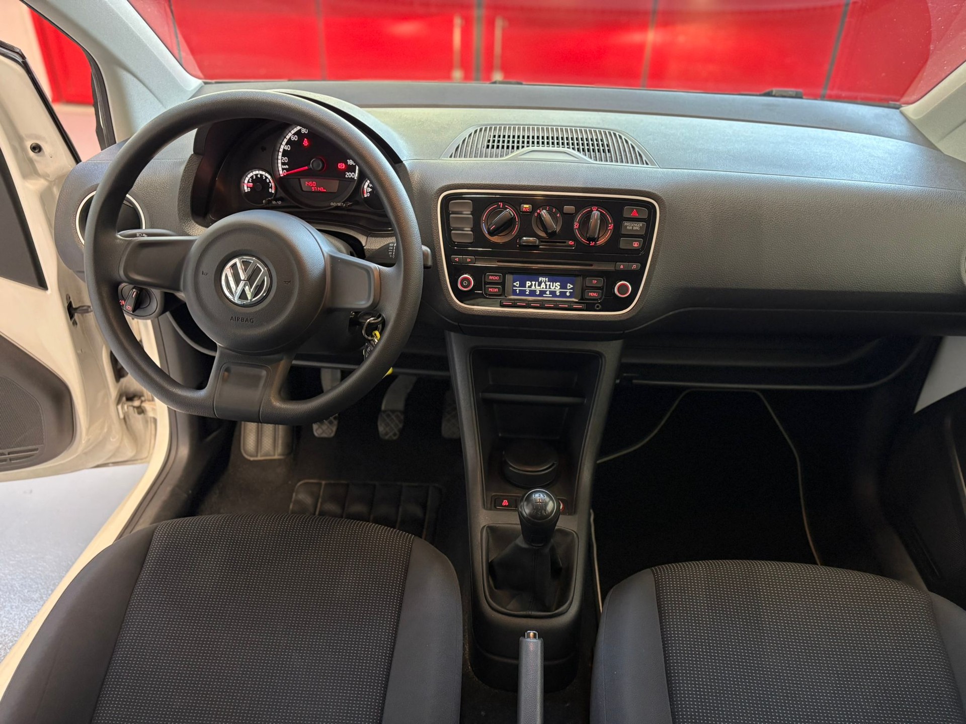 VW Up 1.0 high up-image-12