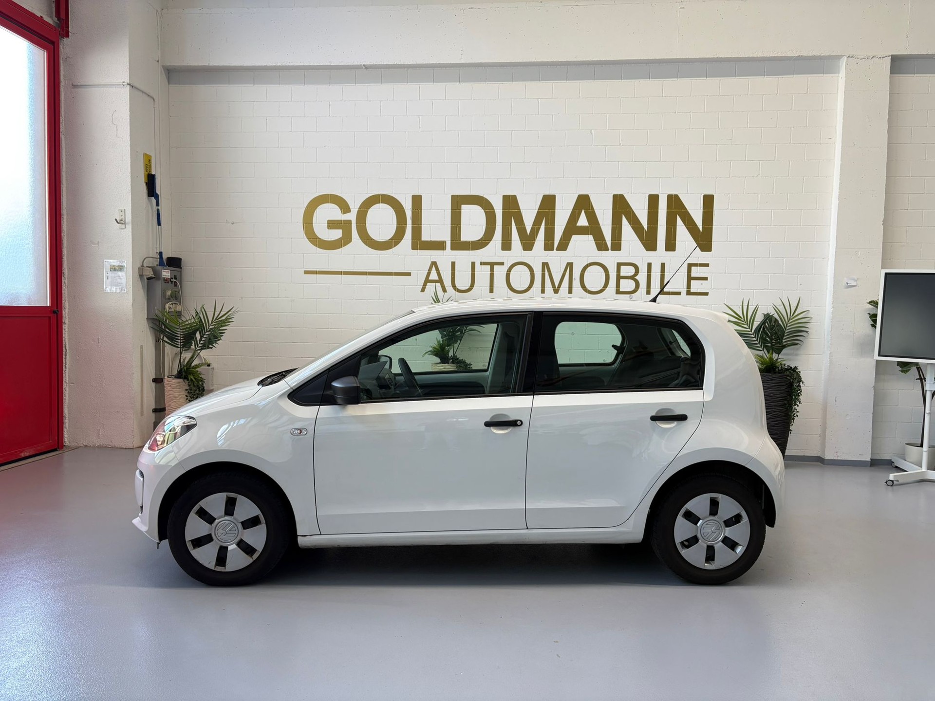VW Up 1.0 high up-showroom-element-1