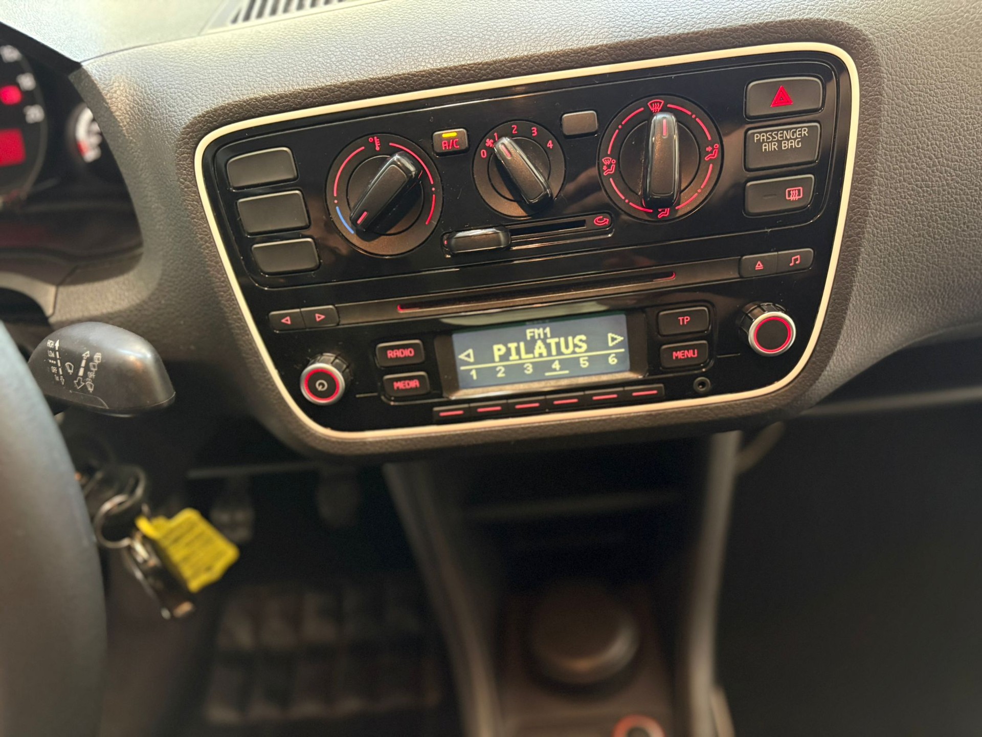 VW Up 1.0 high up-image-9