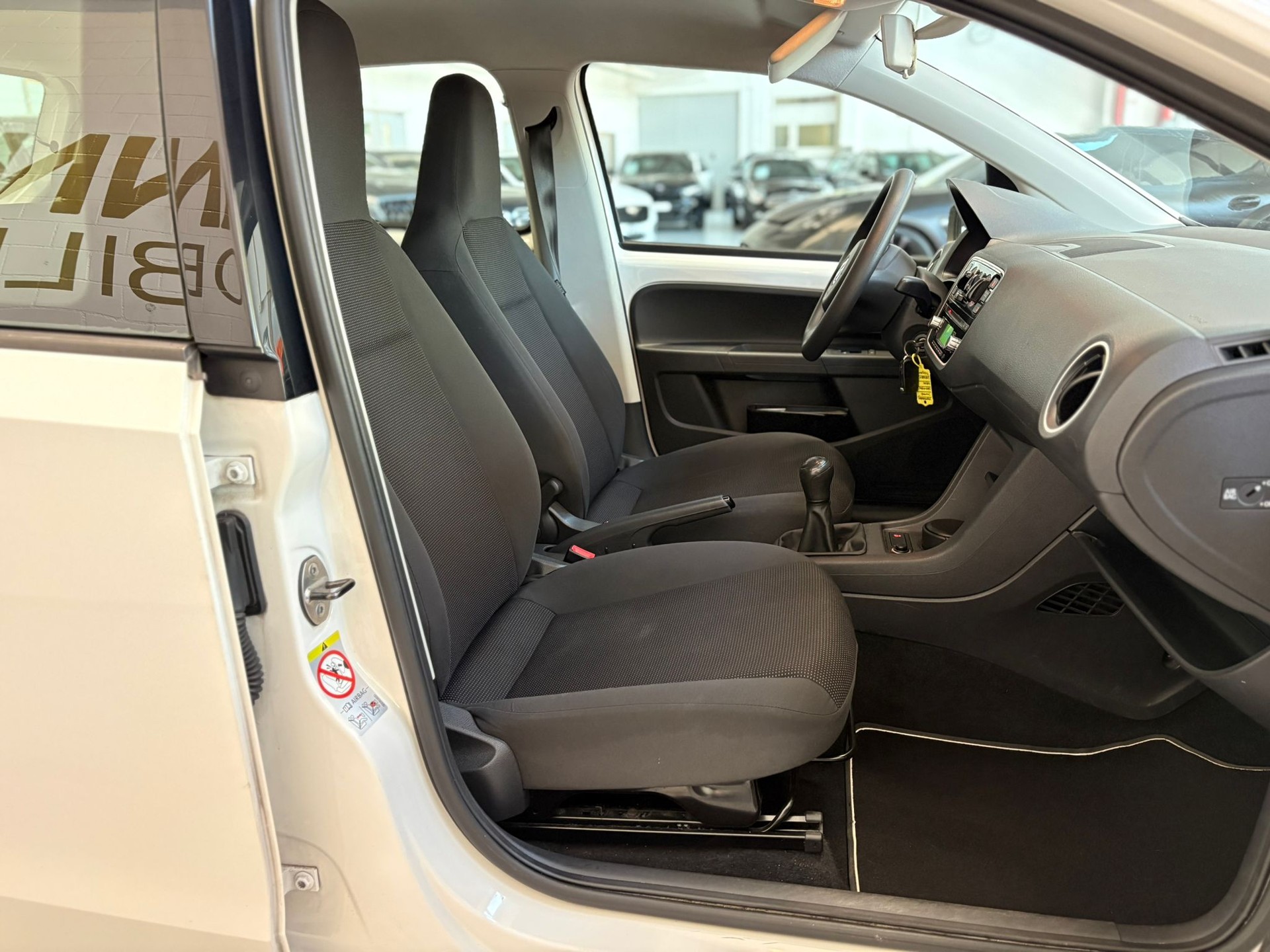 VW Up 1.0 high up-image-7