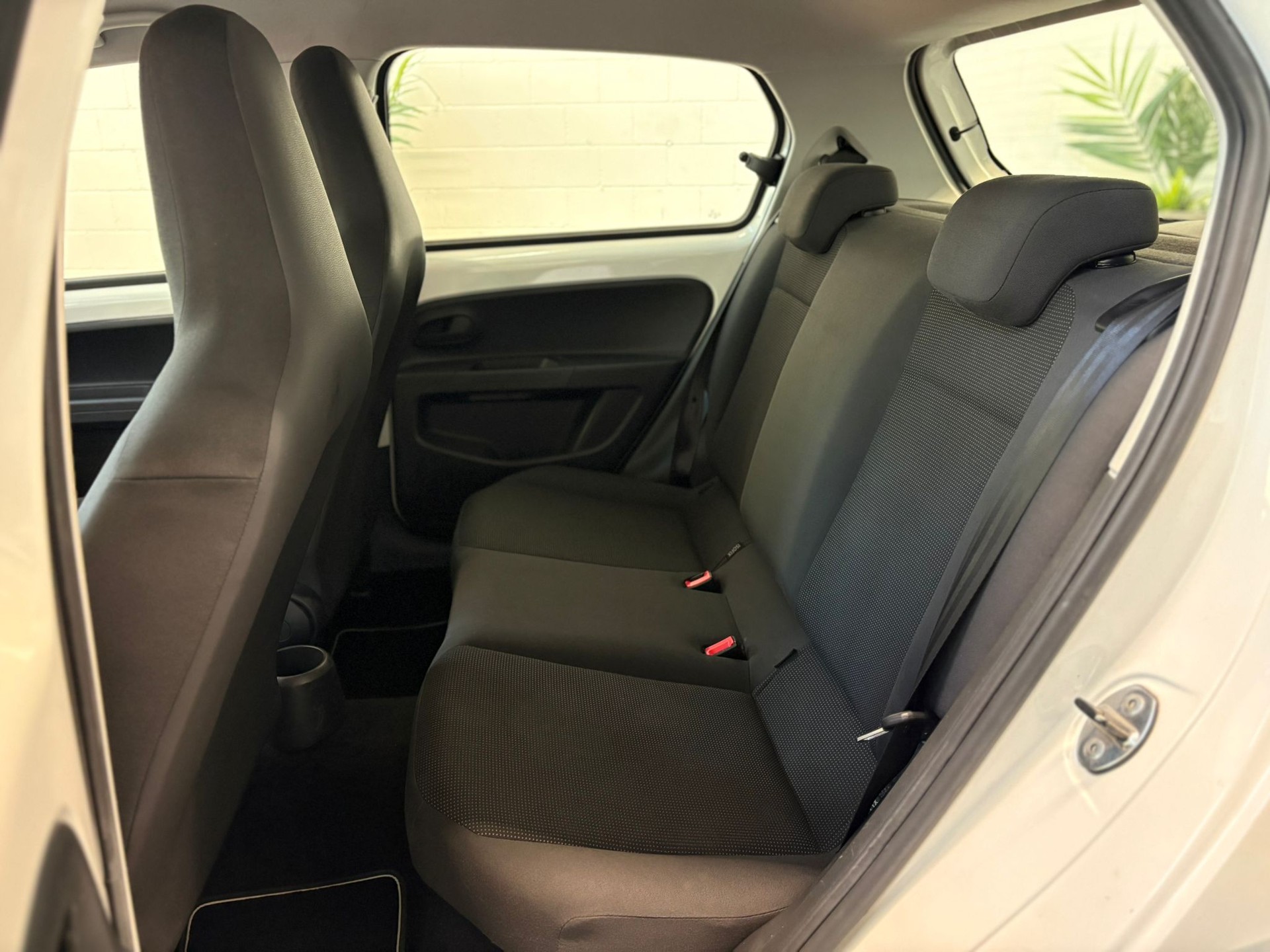 VW Up 1.0 high up-image-6