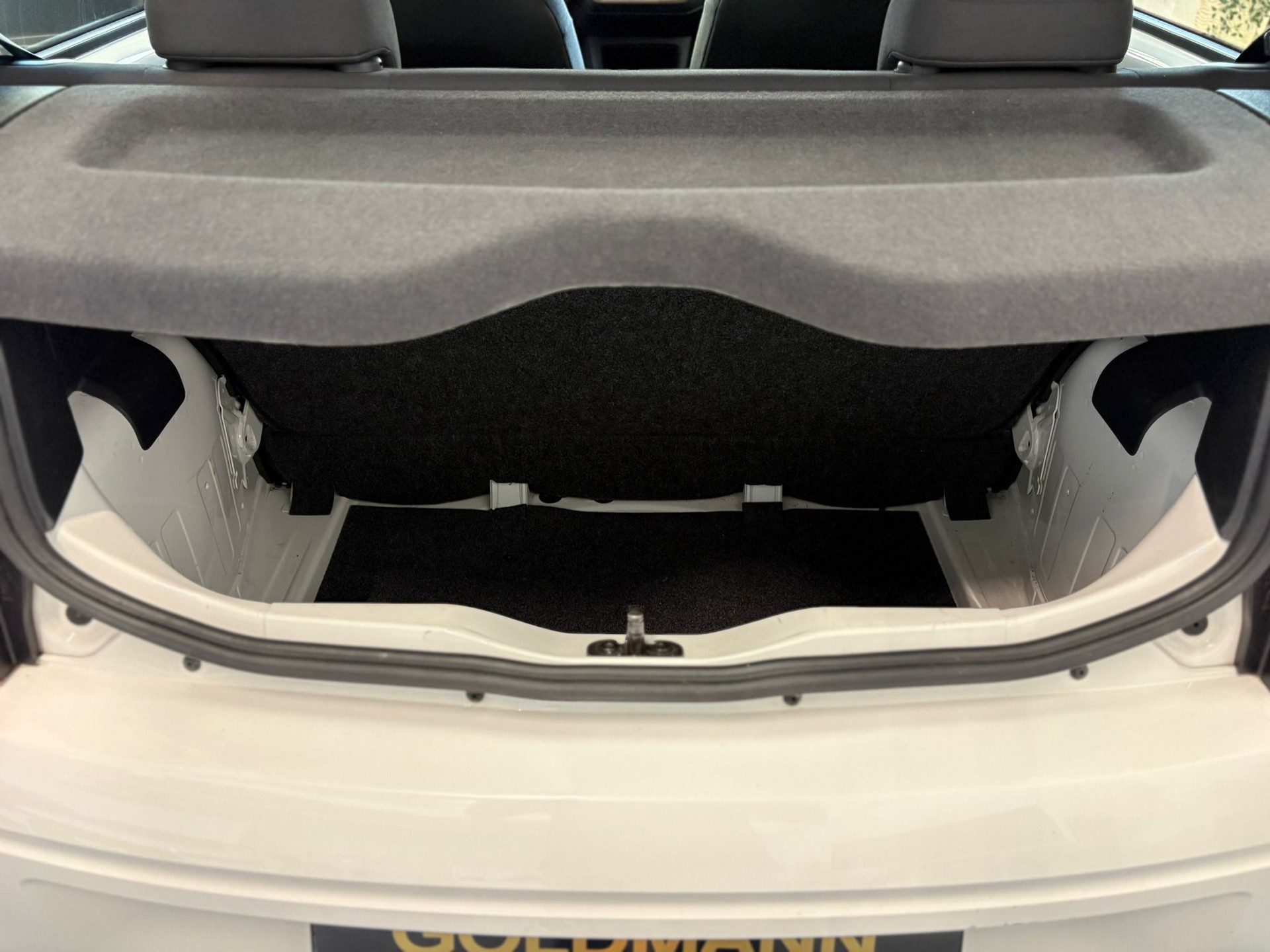 VW Up 1.0 high up-image-10