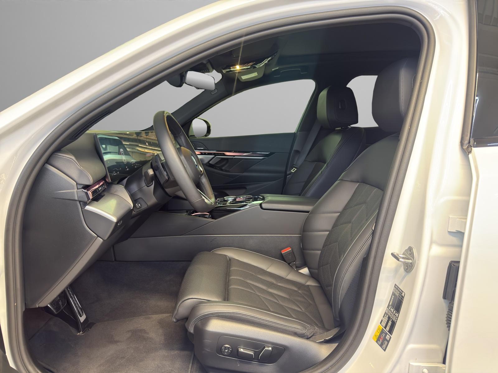 BMW 530e xDrive Touring M-SportPaket-image-11