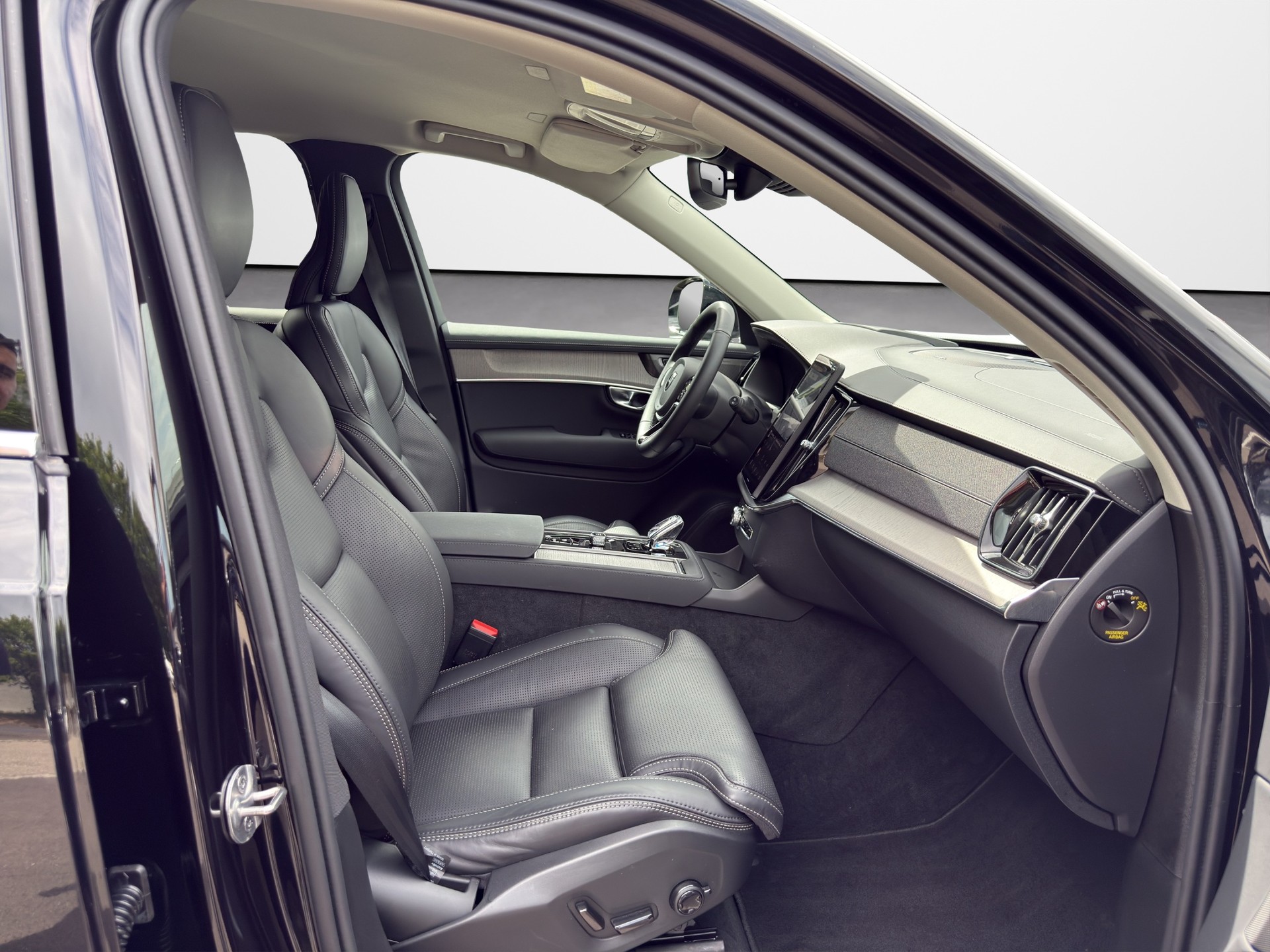 VOLVO XC90 2.0 B5 MH Plus Bright AWD-image-8