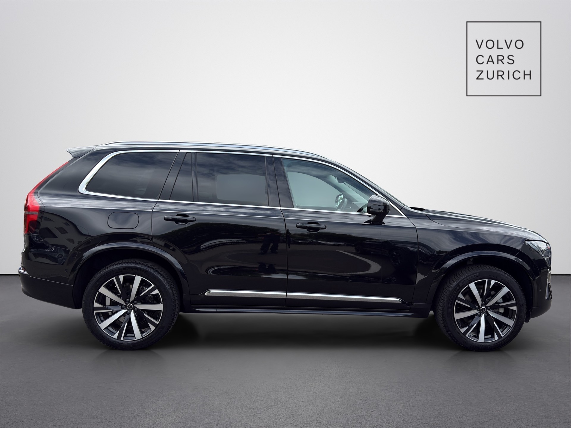 VOLVO XC90 2.0 B5 MH Plus Bright AWD-showroom-element-3
