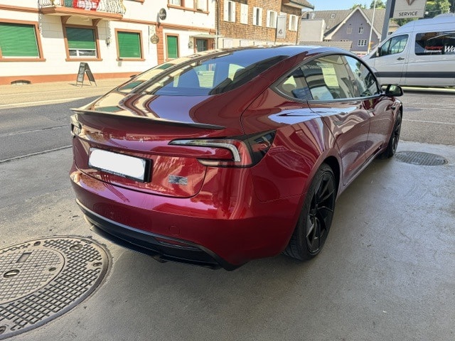 TESLA Model 3 Performance D-showroom-element-2