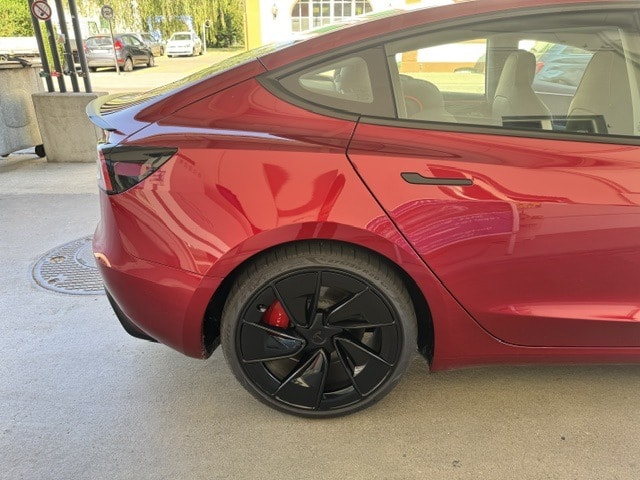 TESLA Model 3 Performance D-image-7